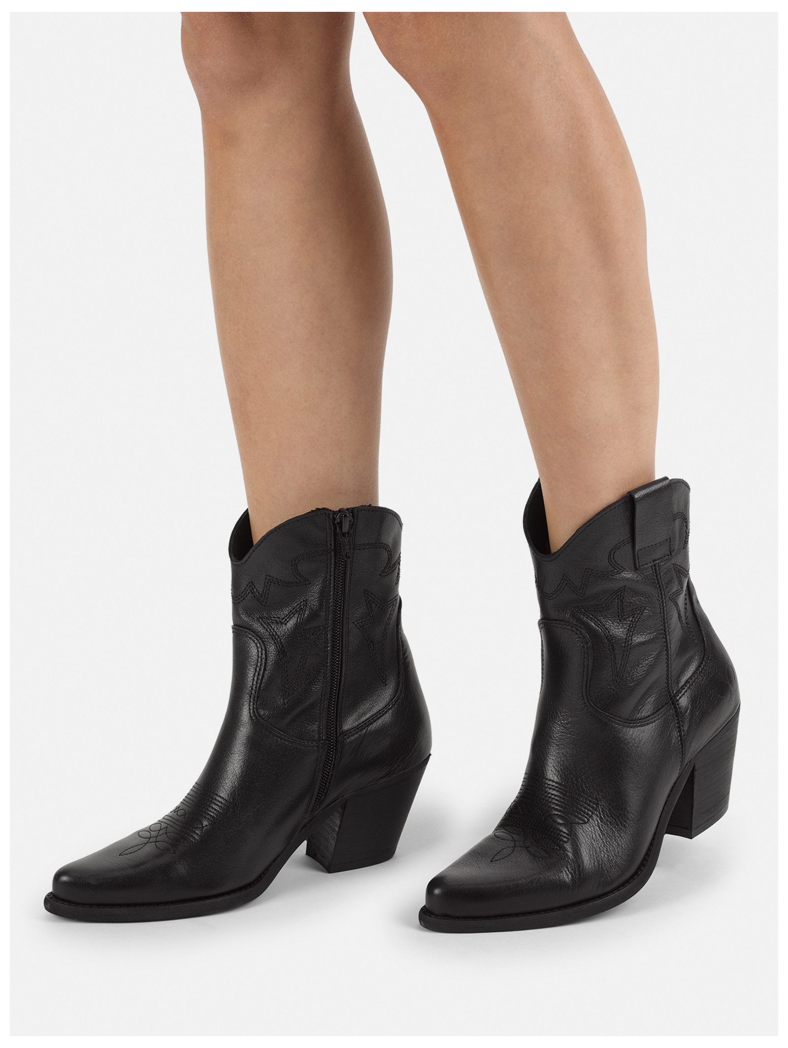 Felmini Stiefelette Leder . Cowboy Stiefelette