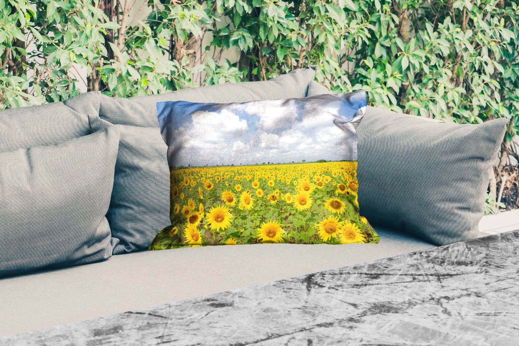 MuchoWow Gelb Dekokissenbezug, - Kissenhülle Blumen Sonnenblumen Dekokissen Outdoor-Dekorationskissen, Landschaft, - - - - Wolken Polyester, Natur