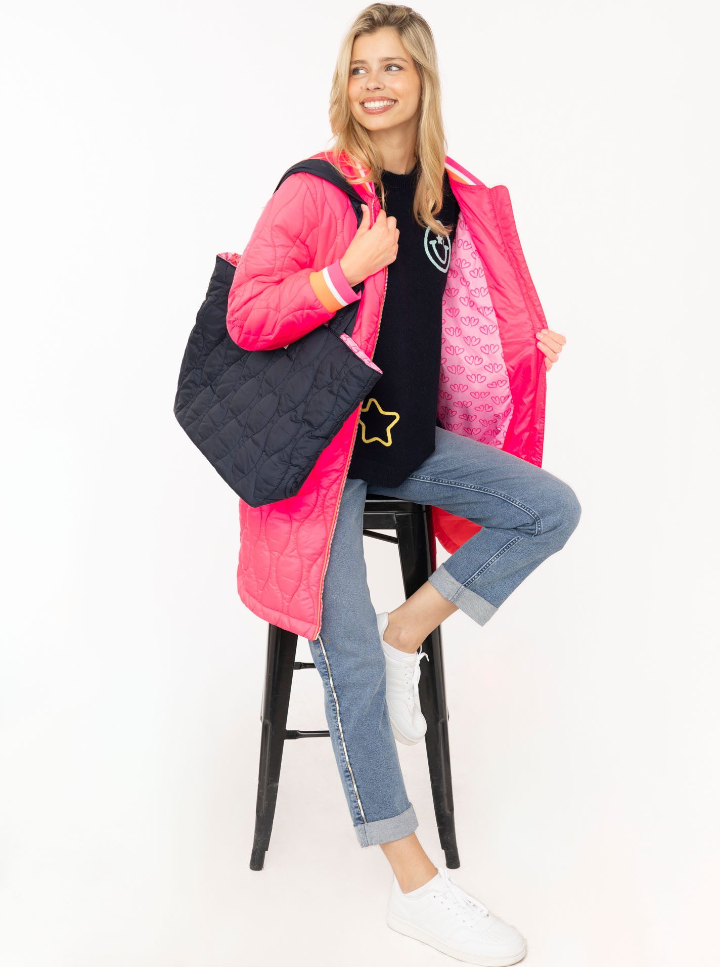 Zwillingsherz Kurzmantel „Shine Hope Smile“ farbig gestreifte Bündchen, Herzfutter, Reißverschluss, Taschen – Bild 4 von 5