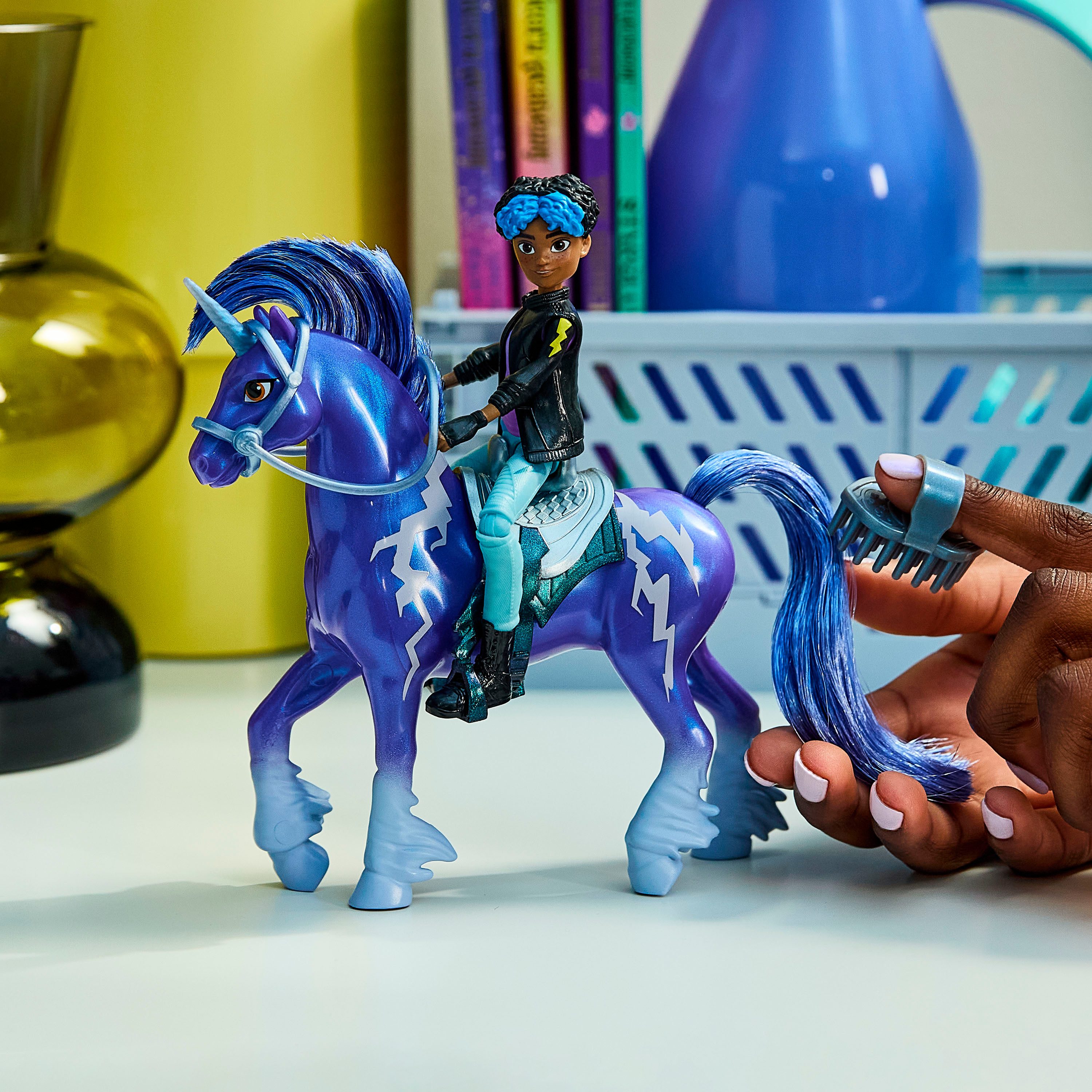 Spin Master Anziehpuppe Unicorn Academy - Rory & Einhorn Storm, mit echter Mähne – Bild 5 von 5