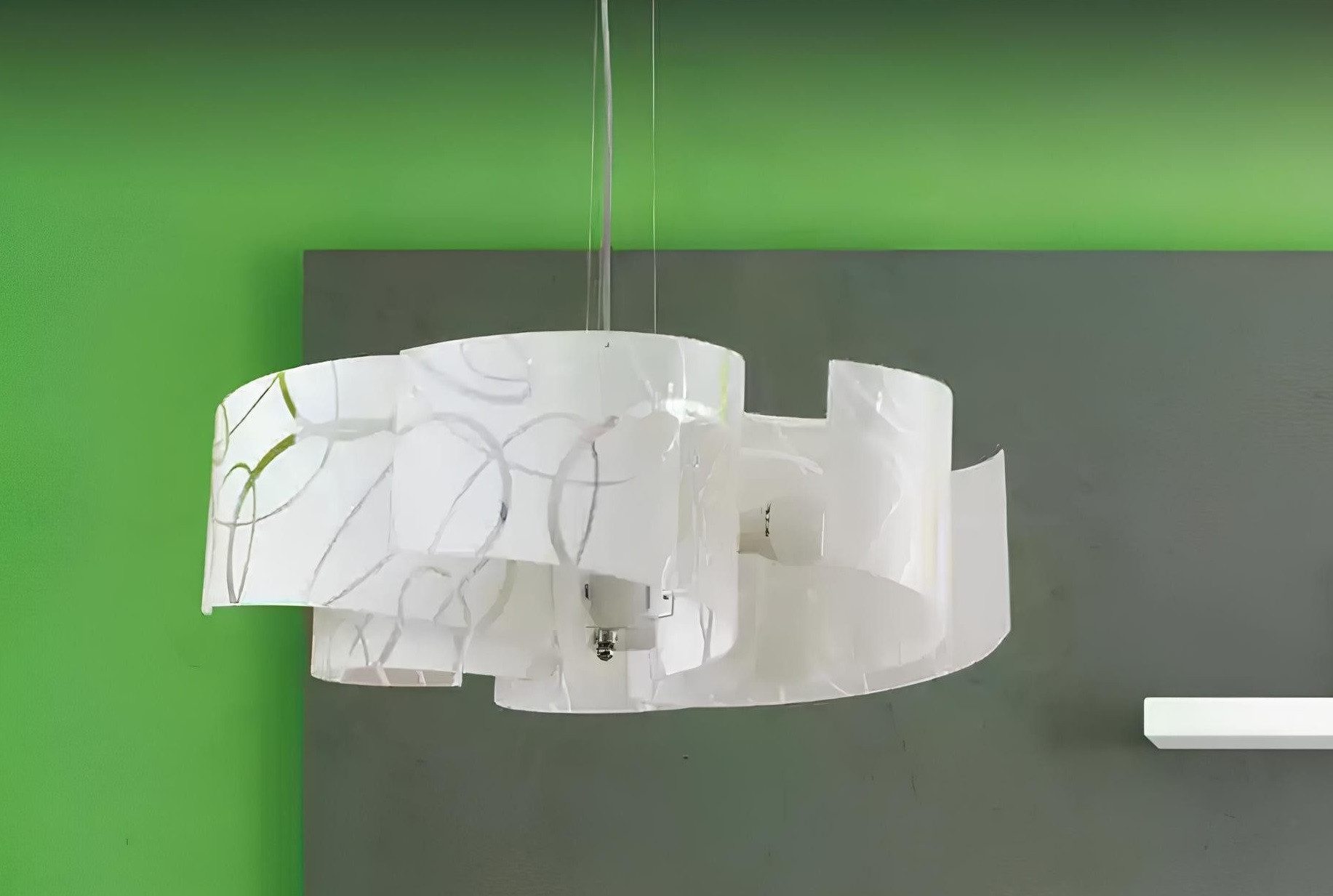 Xlmoebel Pendelleuchte Weißer Kronleuchter mit elegantem Design und sechs Lampen, Hergestellt in Europa