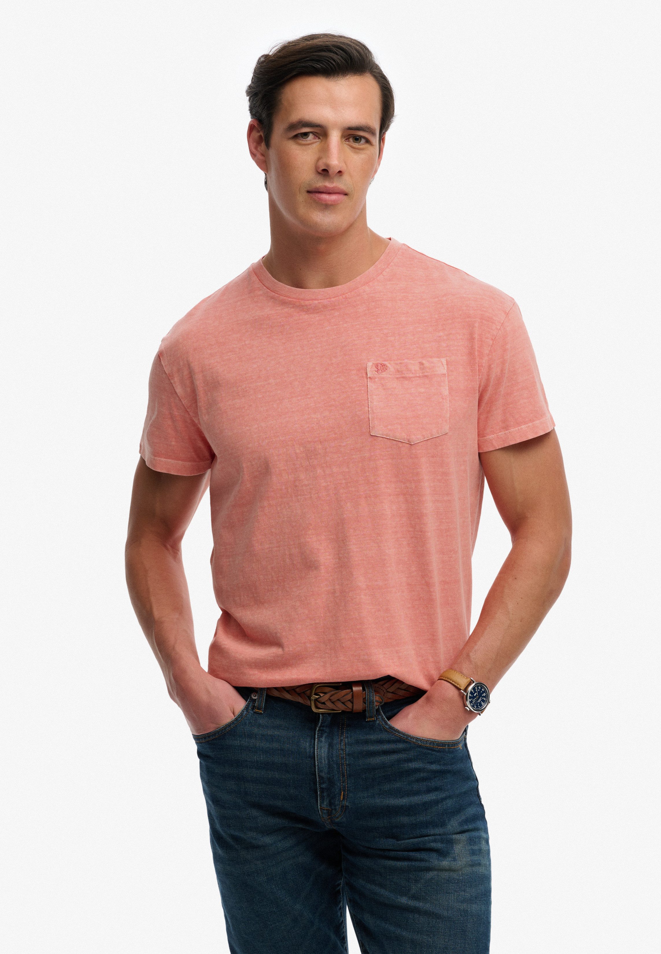 Superdry Rundhalsshirt COTTON CLASSIC LINEN PKT TEE Baumwollmischung, relaxed fit aus luftig leichtem Baumwoll-Leinen-Mix