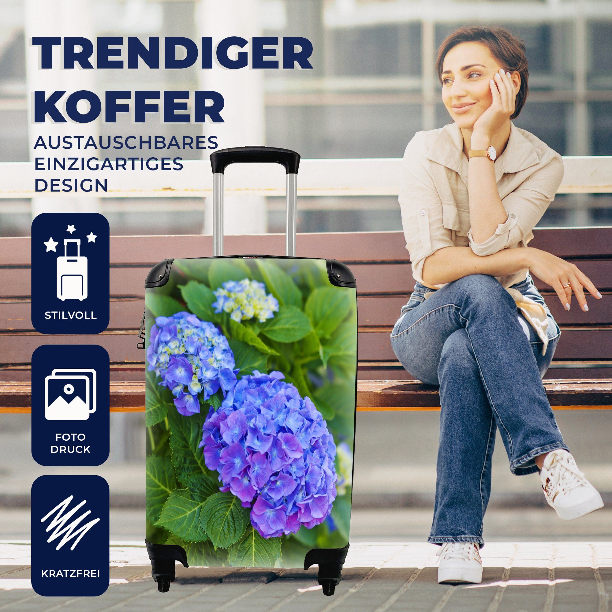 für 4 MuchoWow violett-blauen Hortensie, Nahaufnahme Handgepäck rollen, Rollen, Reisekoffer Ferien, einer Reisetasche mit Handgepäckkoffer Trolley,