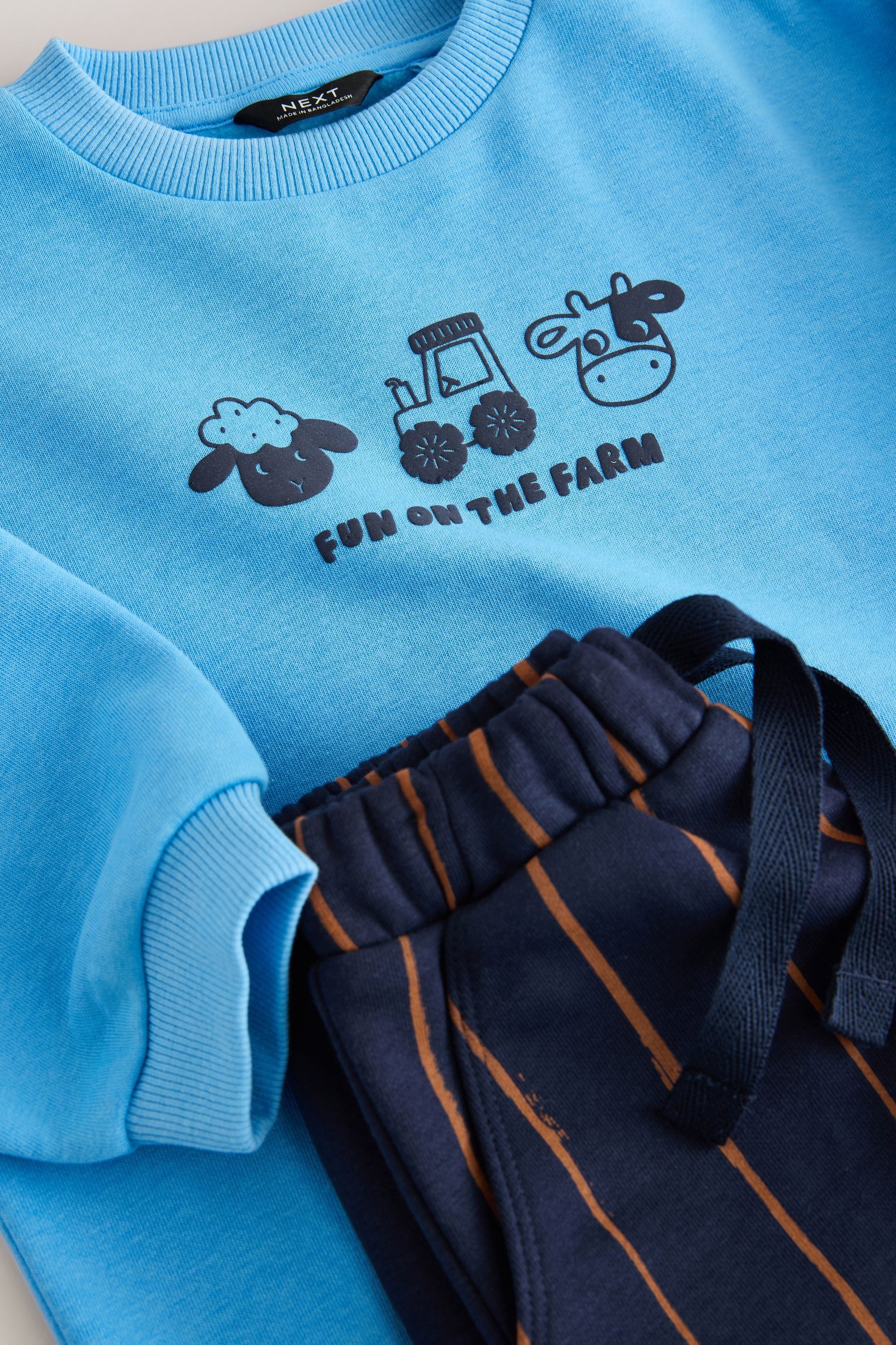 Next Sweatanzug Gemusterte Jogginghose und Sweatshirt im Set (2-tlg) – Bild 4 von 5