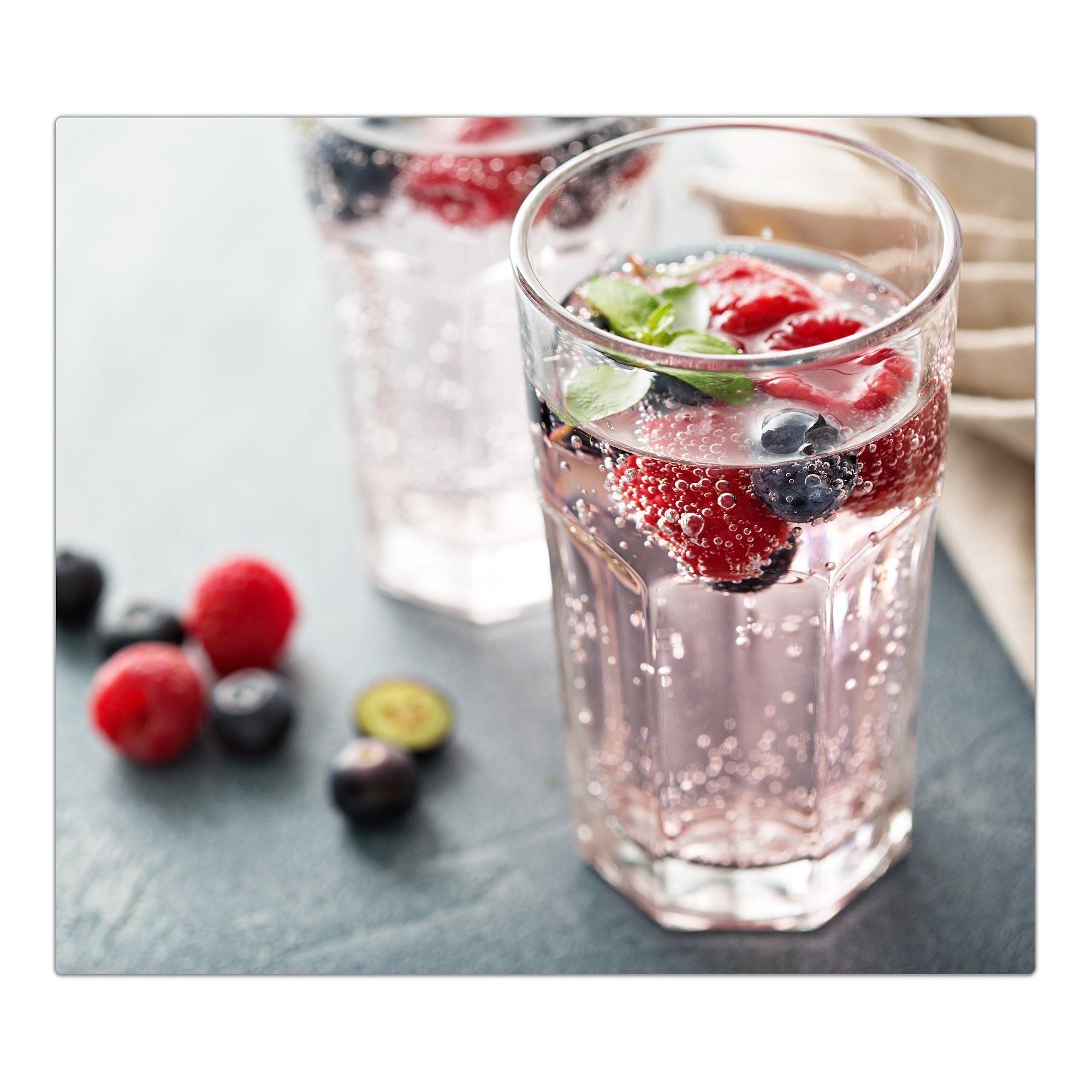 Primedeco Herd-Abdeckplatte Herdabdeckplatte Spritzschutz aus Glas Wasser mit Beeren im Glas, Glas, (1 tlg)