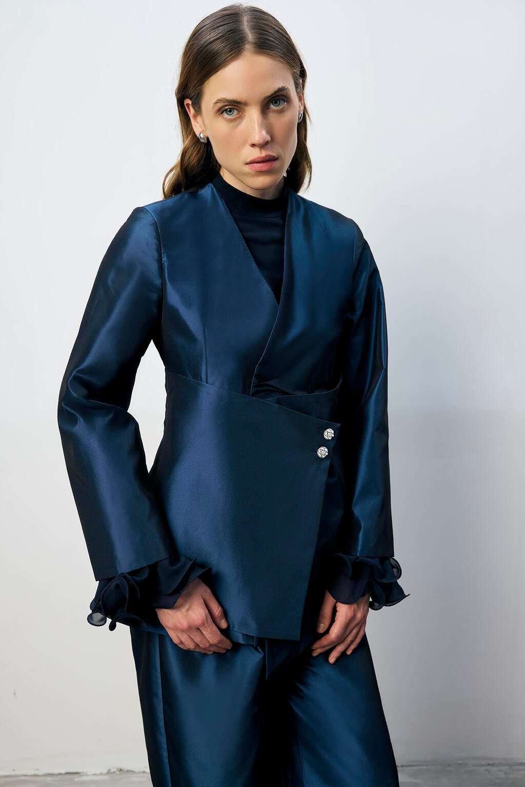 touche prive Fleeceweste ASYMMETRISCHES JACKEN- UND HOSENSET MIT KNOPFDETAILS