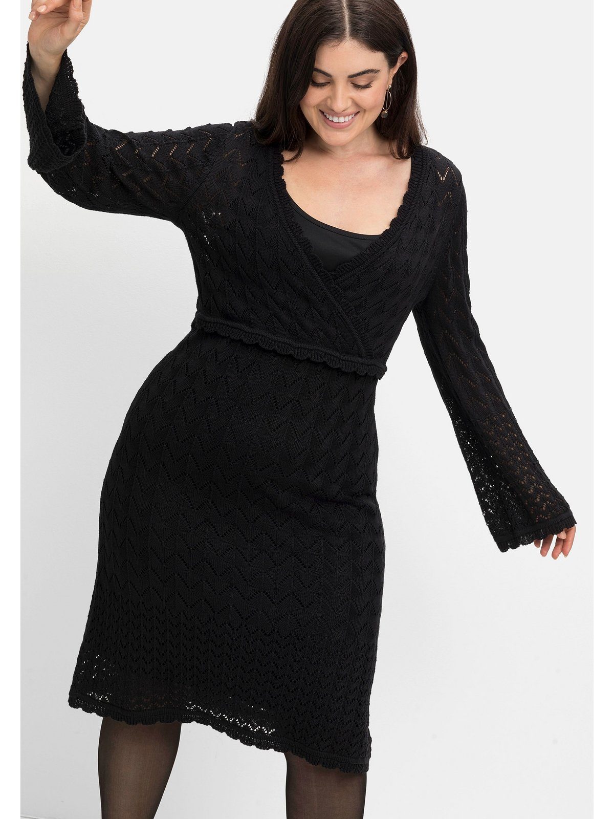 Sheego Strickkleid in Unterkleid mit Größen Ajourmuster, Große schwarz