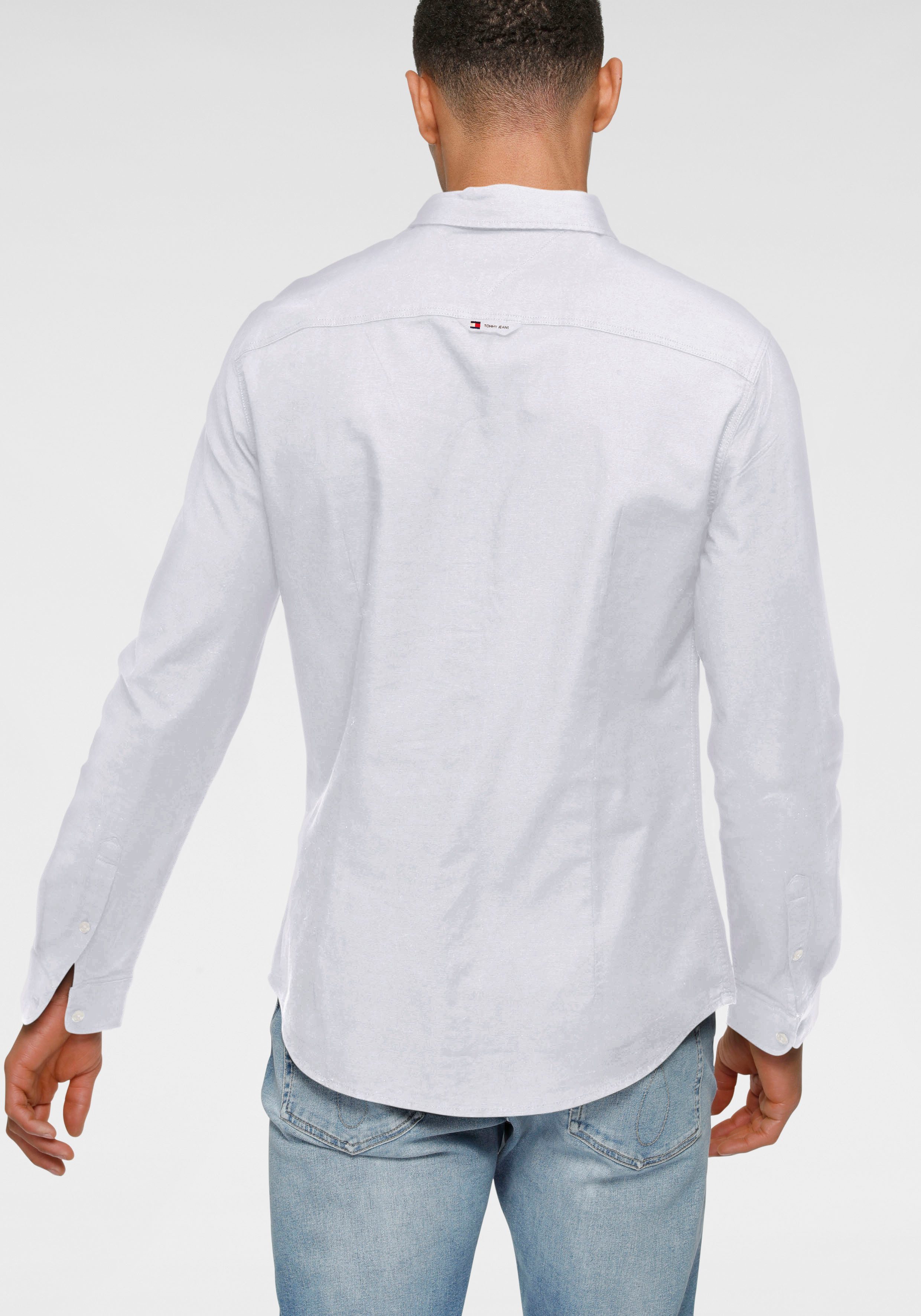 Tommy Jeans Langarmhemd TJM Slim Stretch Oxford mit Flaglabel auf der Brust – Bild 4 von 5