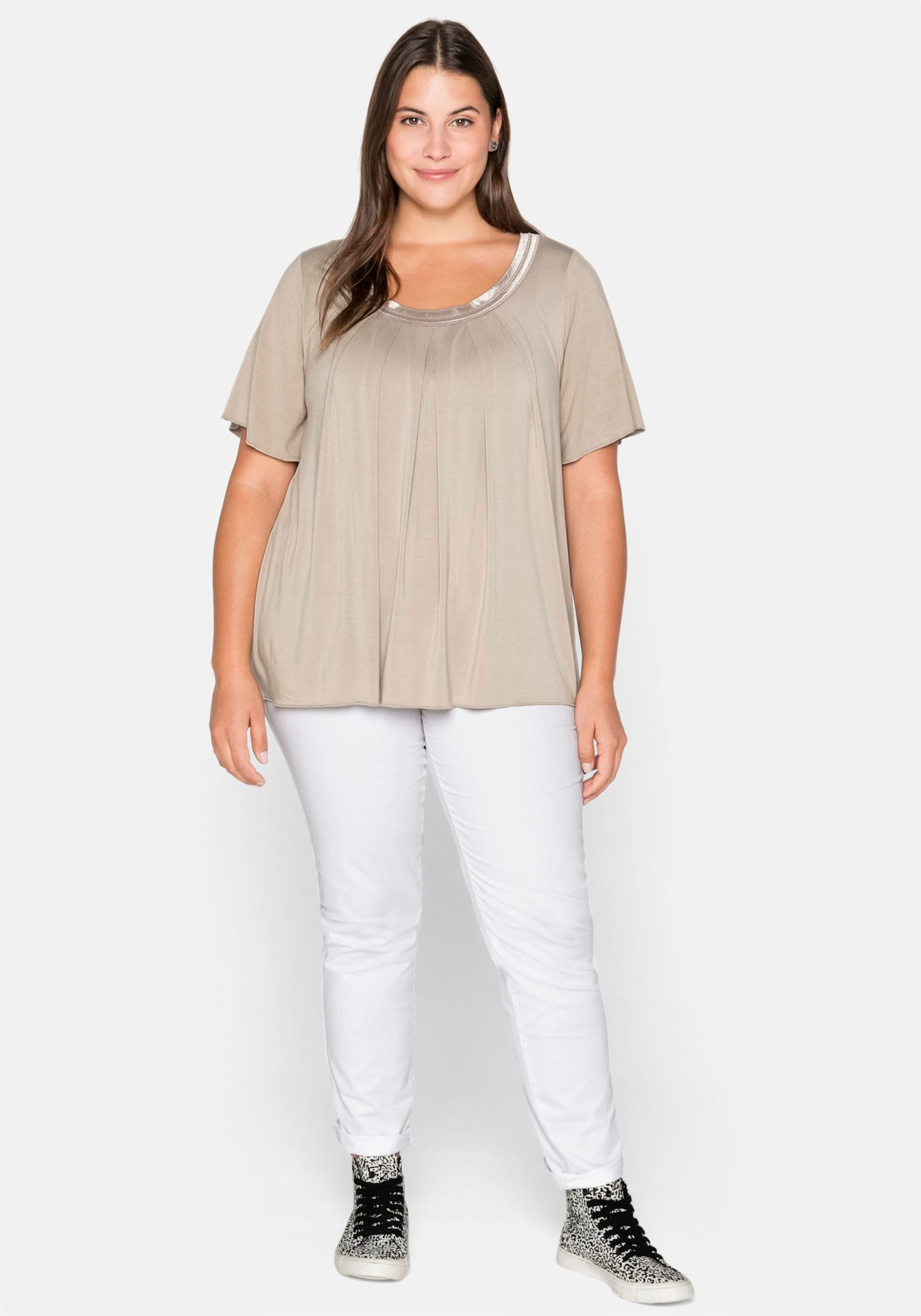 Sheego T-Shirt T-Shirt Kurzarm in A-Linie mit dekorativer Blende günstig online kaufen