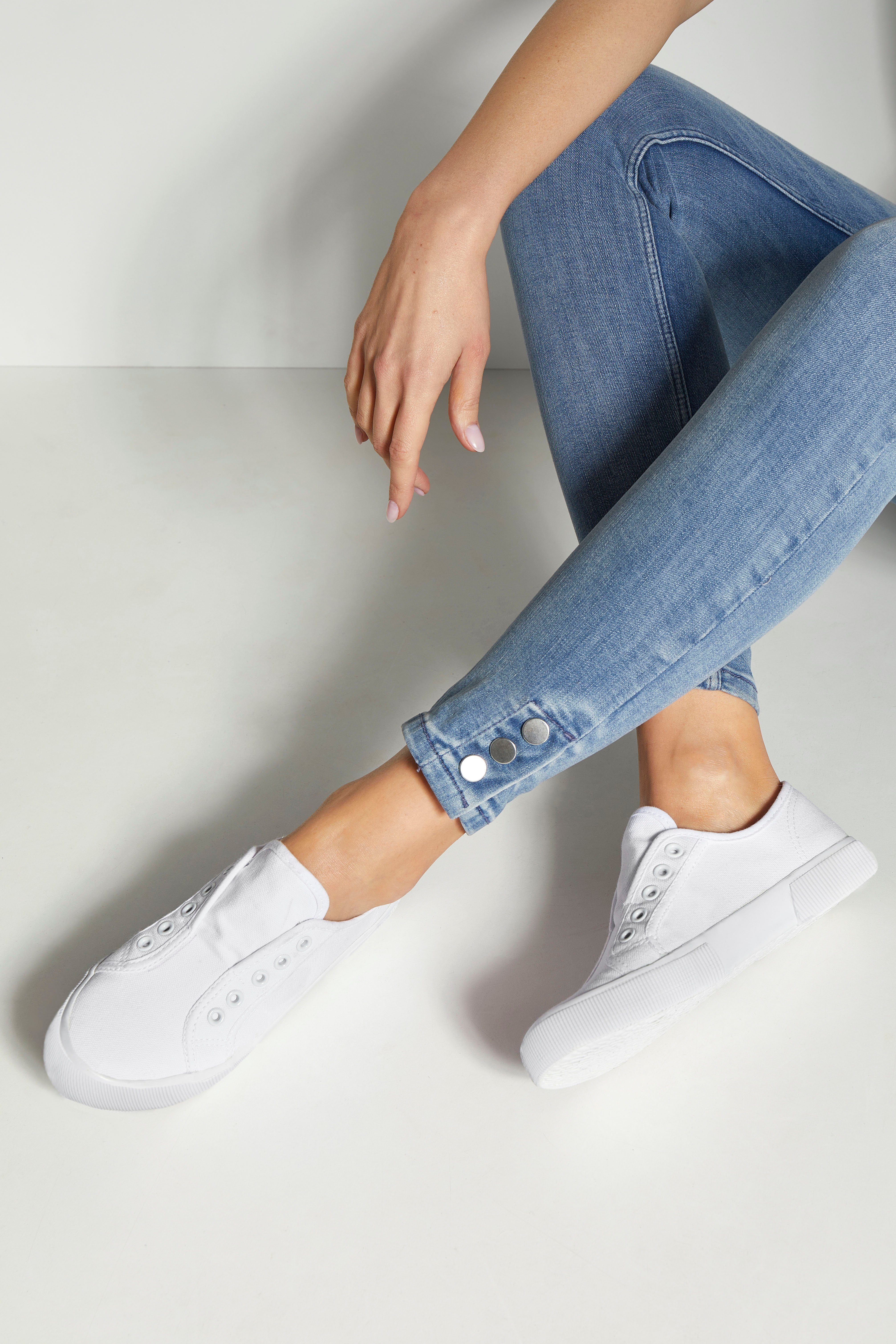 LASCANA Slip-On-Sneaker, Sneaker Slipper, Halbschuh bequem zum Reinschlüpfen VEGAN
