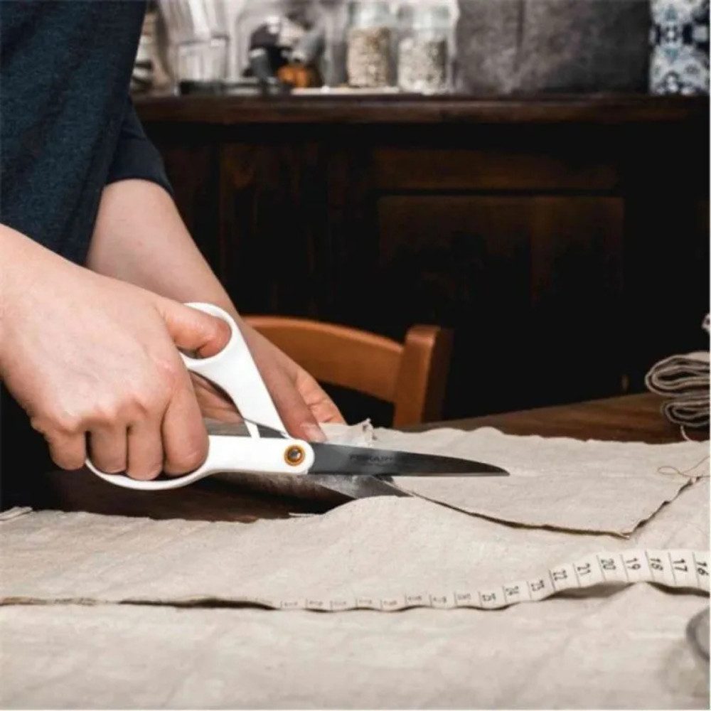 Fiskars Bastelscheren Fiskars Functional Form Universalschere 21cm, weiß, (Packung, 1-tlg., Universalschere 1020412), Hochwertiger Edelstahl mit einstellbarem Druck