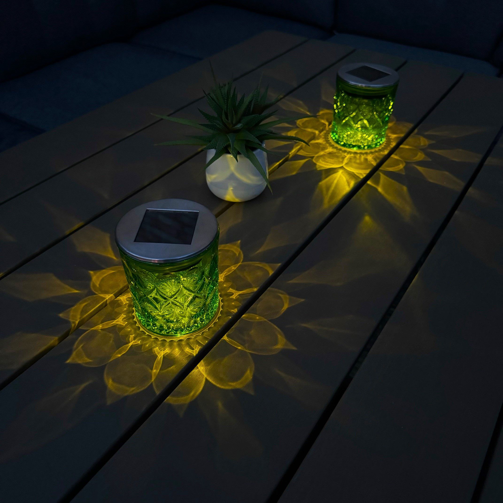 Online-Fuchs LED Außen-Tischleuchte Solar mit dekorativem Blütendesign Lichtbild - 2er Set Tischlampen, Solarlampen für Garten, Balkon, Terrasse -, Warmweiß, Farbwechsel oder Farbstop, Gartendeko outdoor