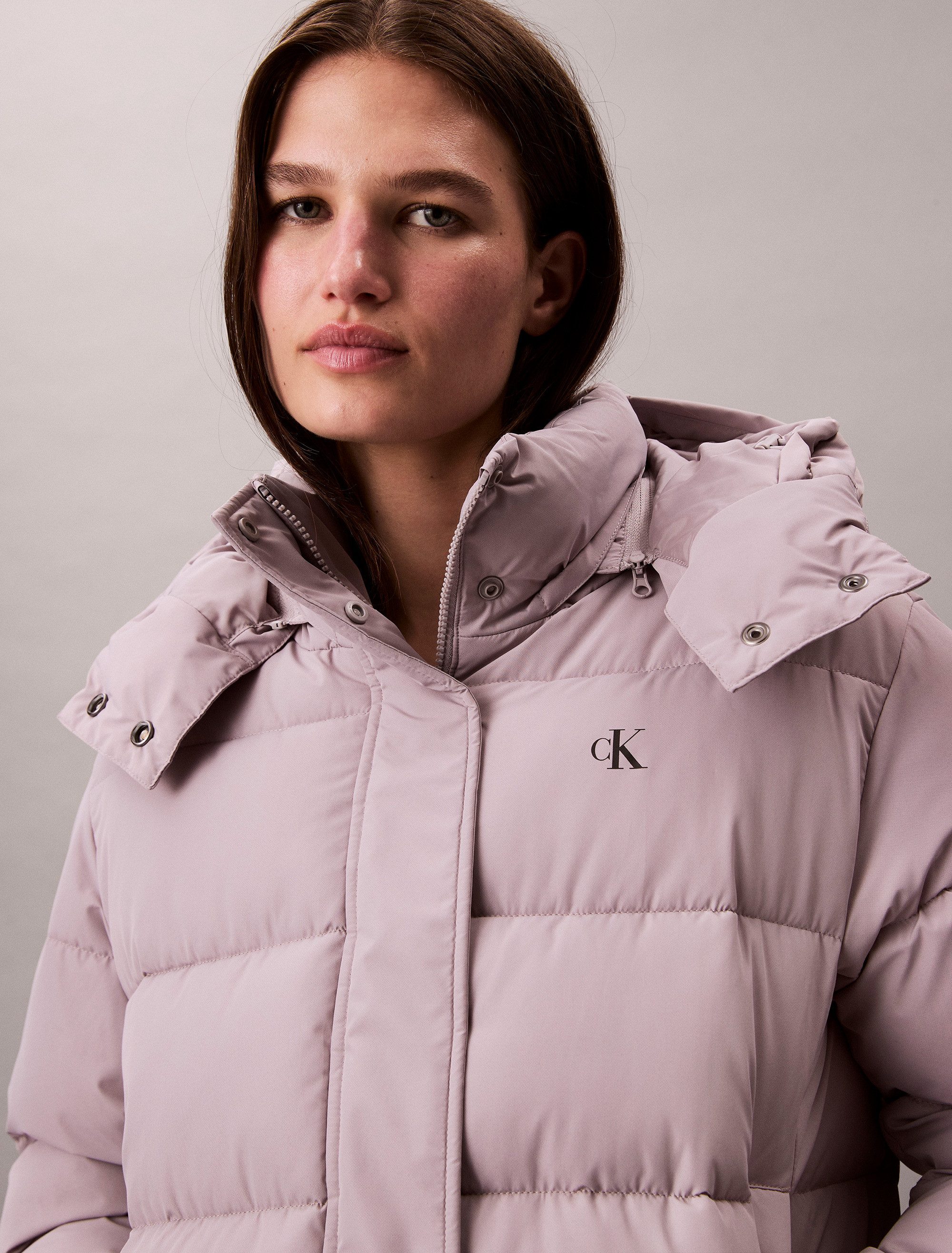 Calvin Klein Jeans Steppjacke MATTE MONOLOGO MW SHORT PUFFER Mit Rundhalsausschnitt, regular fit