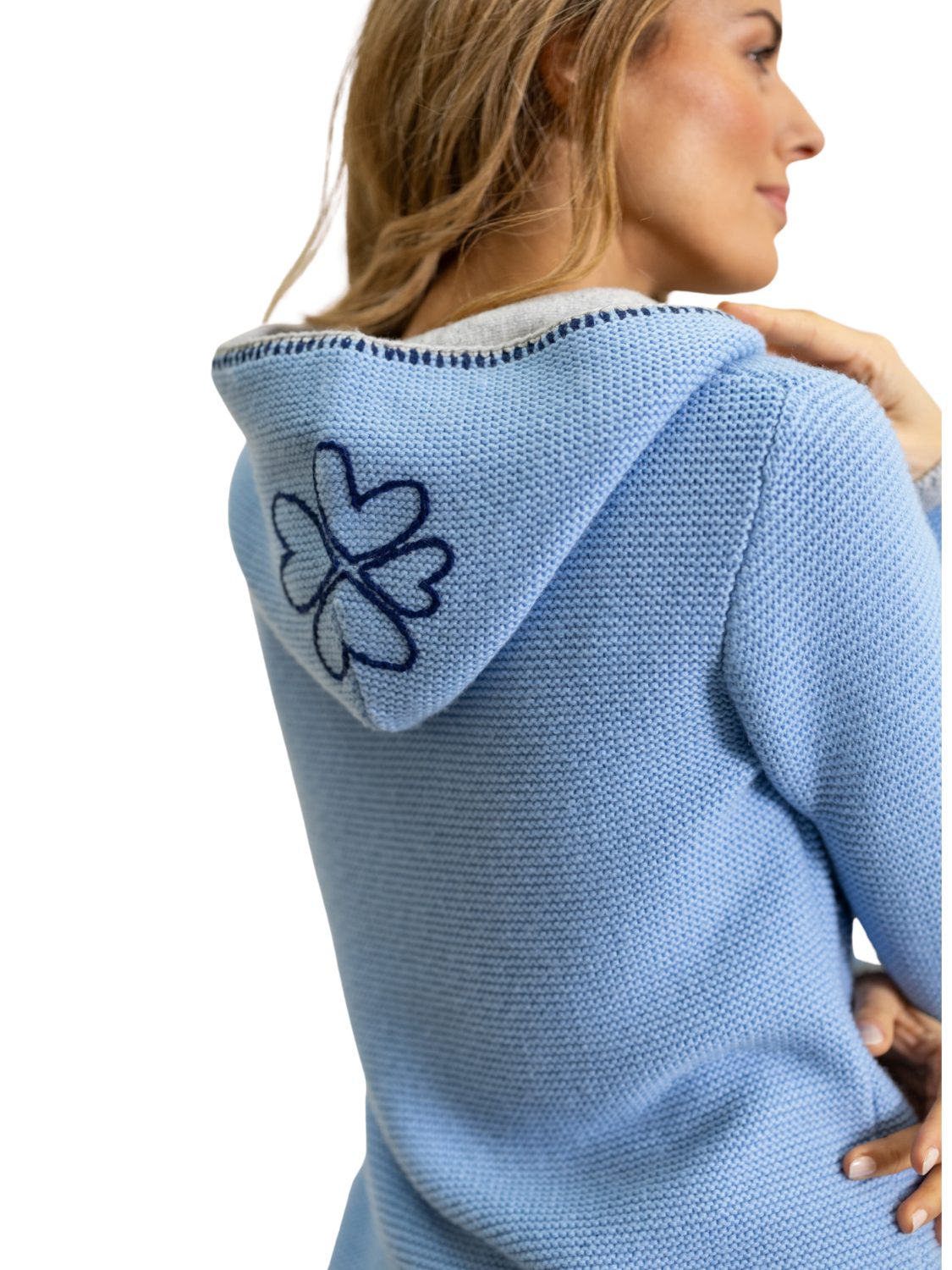 LIKS. Munich Trachtenstrickjacke TeresaC mit Kapuze, Knopfleiste & Herzblumenstickerei – Bild 4 von 5