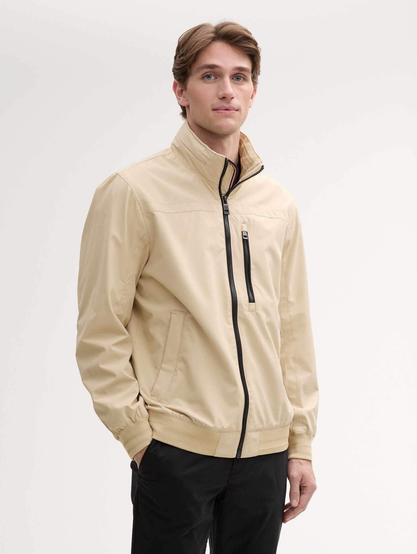 Outdoorjacke Blouson Jacke mit Kapuze im Stehkragen