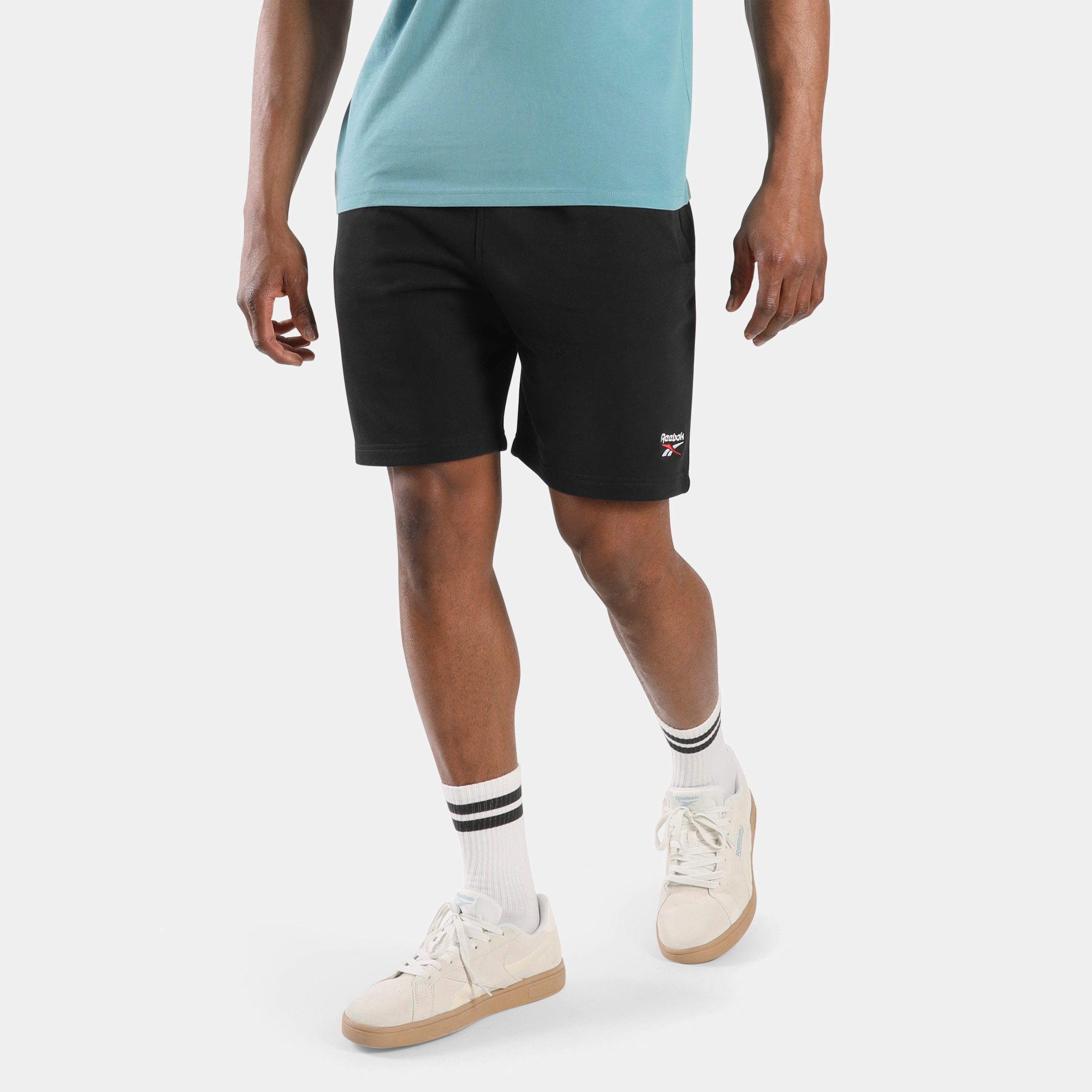Reebok Sweatshorts ID 2-COLOUR LOGO FRENCH TERRY 7" SHORT sportlicher Schnitt, aus Baumwolle und Polyester