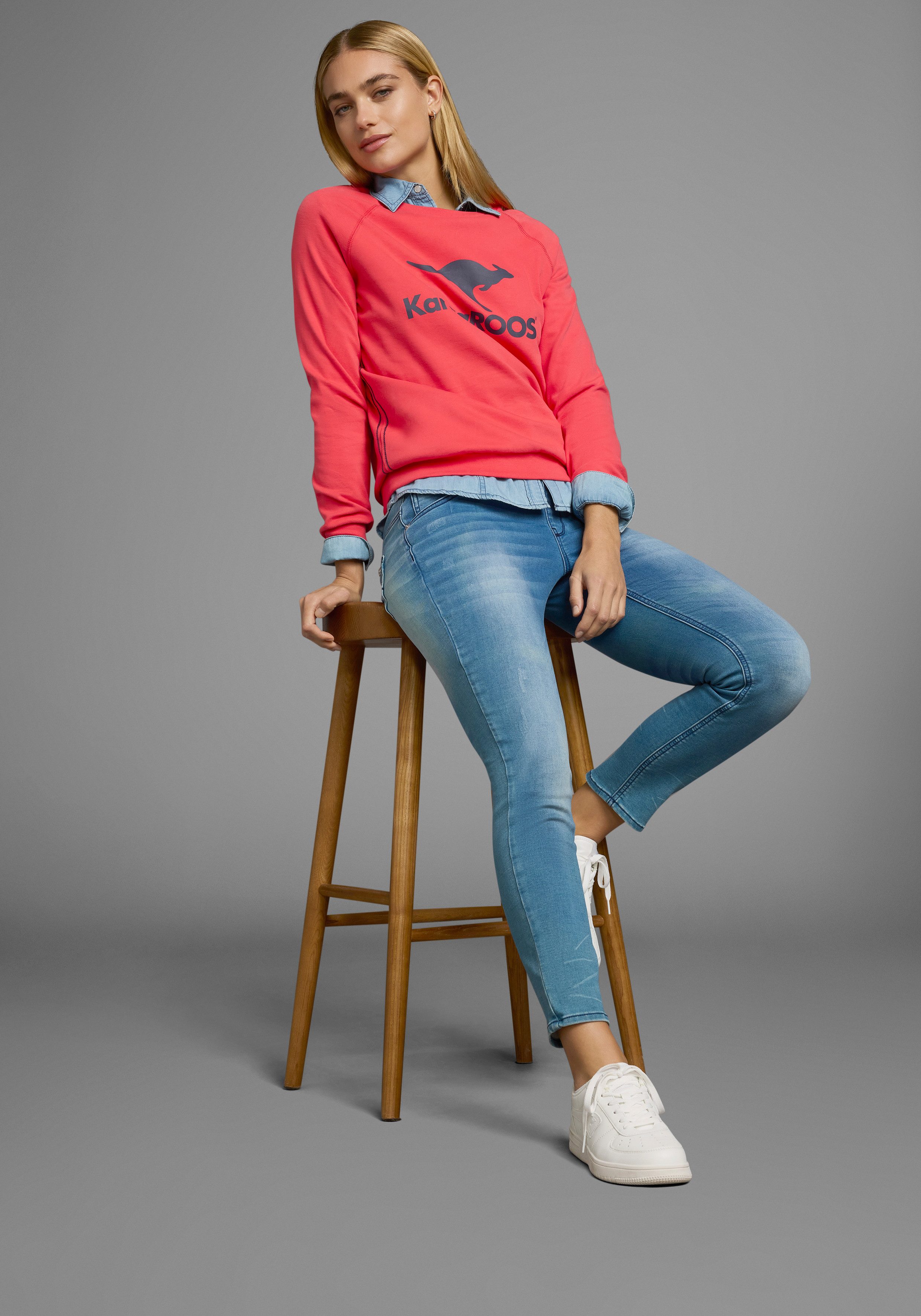 KangaROOS Sweatshirt Langarm, figurumspielender Schnitt, mit Print, Rundhalsausschnitt