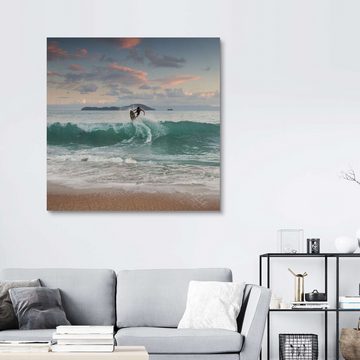 Posterlounge Holzbild Alex Saberi, Surfen bei Sonnenuntergang im Paradies, Badezimmer Maritim Fotografie