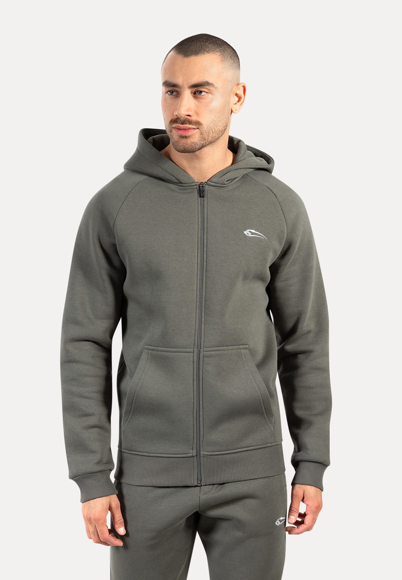 Smilodox Kapuzenstrickjacke Yassin, Zip Hoodie mit Logo, leicht überschnittene Schultern Kapuzenpullover weicher hochwertiger Stoff sportlicher Hoody Alltag