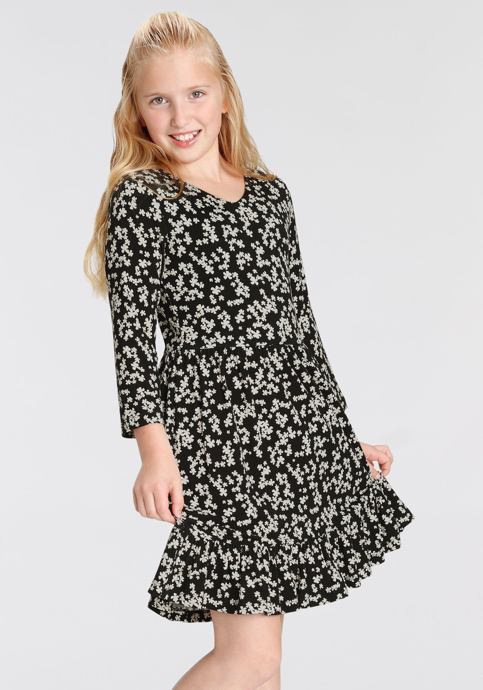 KIDSWORLD Jerseykleid mit Blumen bedruckt, Weiche und angenehme  Viskose-Qualität