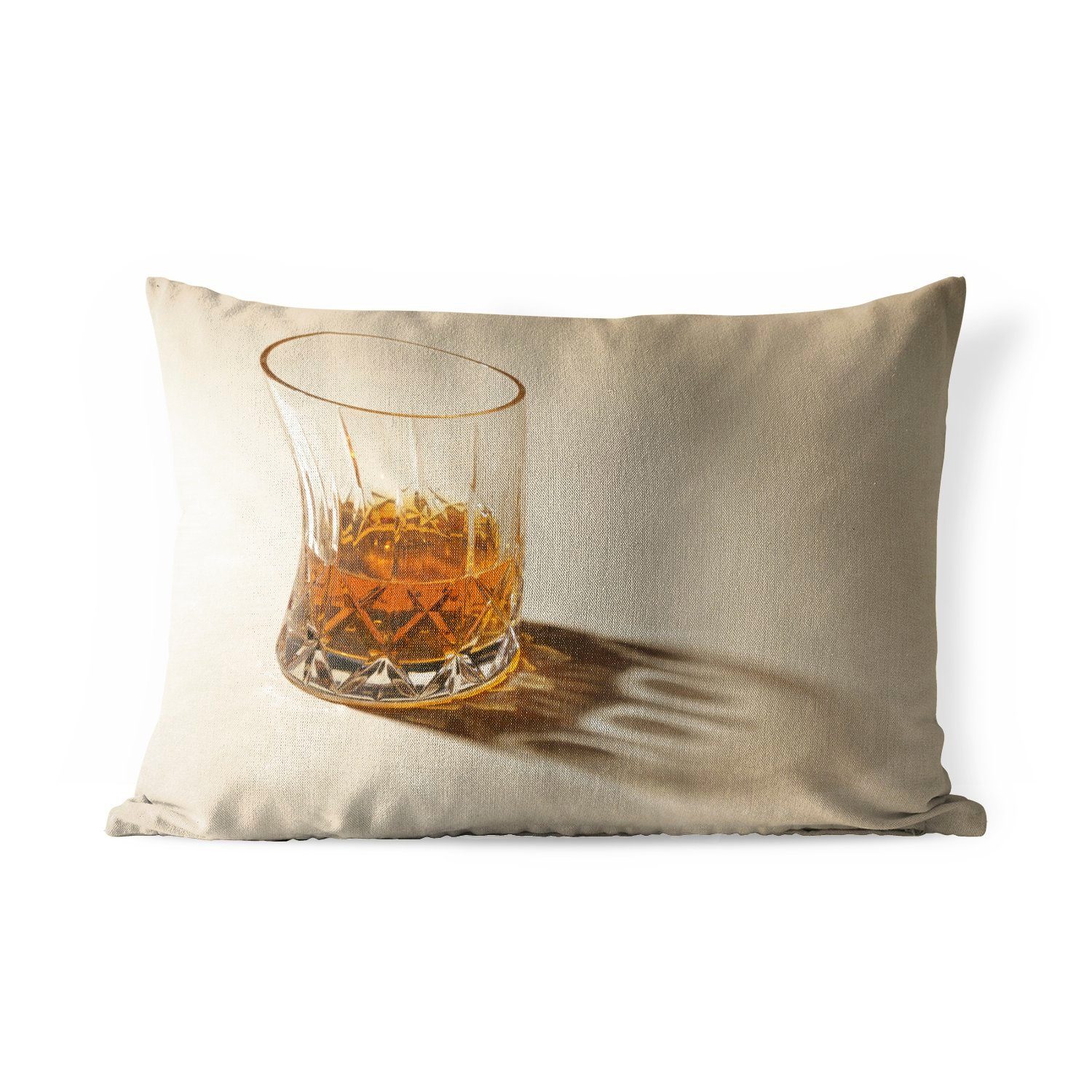 MuchoWow Dekokissen Studioaufnahme eines Glases mit Whisky, Outdoor-Dekorationskissen, Polyester, Dekokissenbezug, Kissenhülle