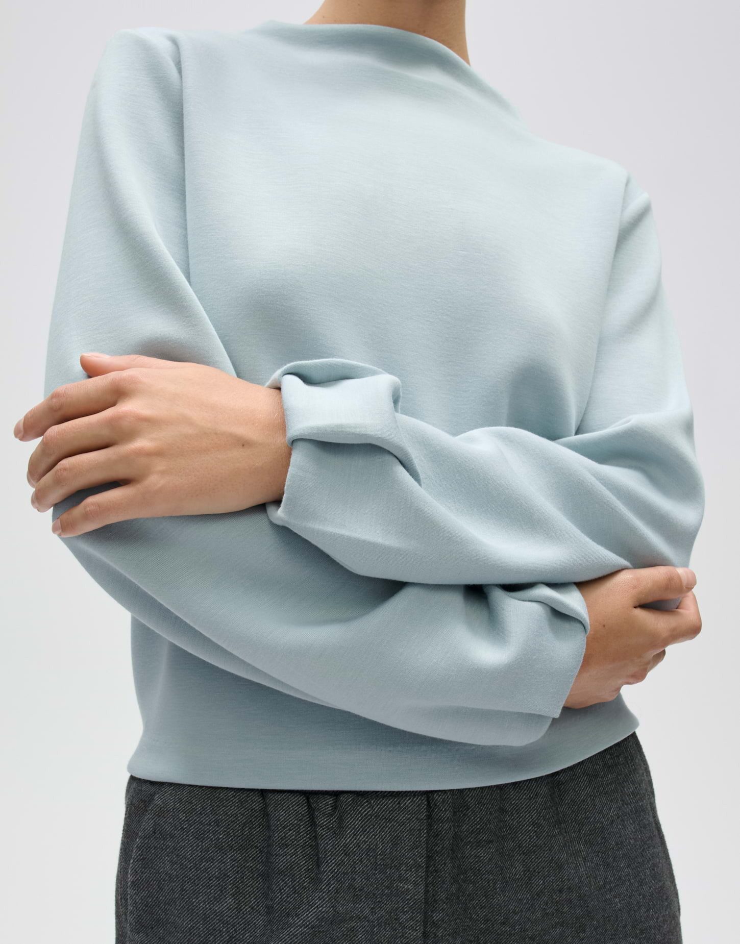 OPUS Sweatshirt Gisinna aus weicher Sweatware Verkürzte Silhouette mit feinem Faltendetail am Ärmel – Bild 5 von 5
