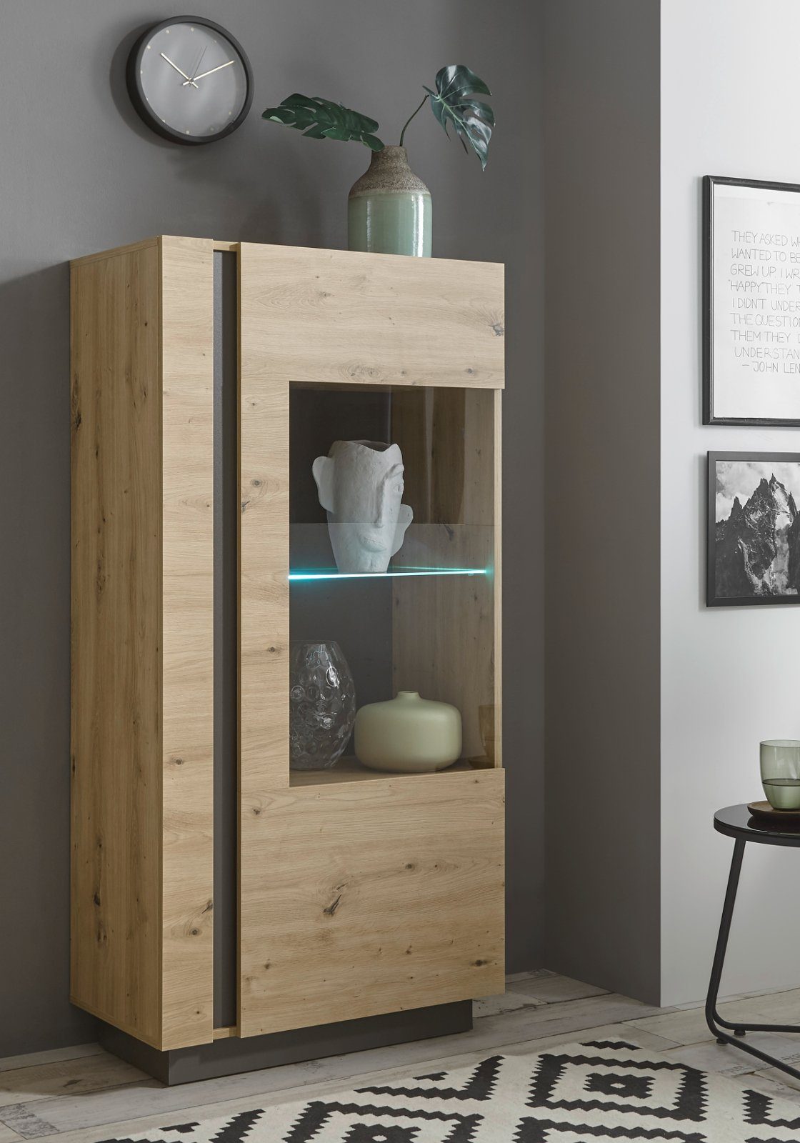 Furn.Design Midischrank Louna (Vitrine in Eiche Artisan und Graphit grau, 72 x 154 cm) mit Soft-Close