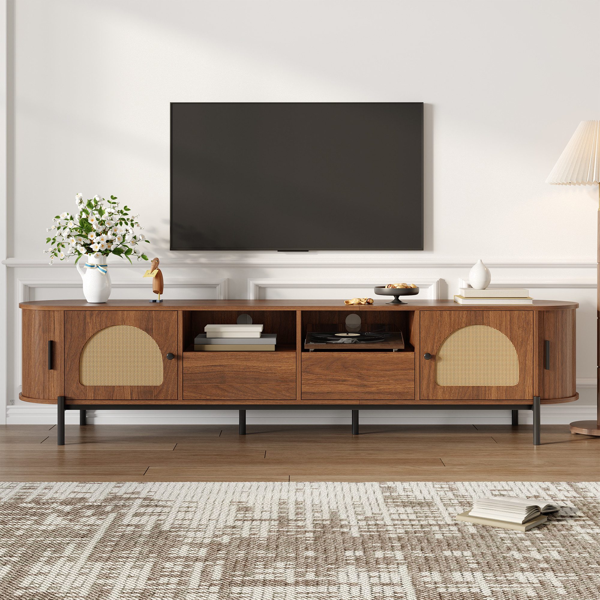 HAUSS SPOLE TV-Schrank mit Schiebetüren,Fernsehschrank mit Metallbeinen & Schubladen,Nussbaum (TV-Möbel mit Rattan-Front und Mehrzonen-Stauraum) Kabeldurchlässe auf der Rückseite,Mehrere Stauraumbereiche