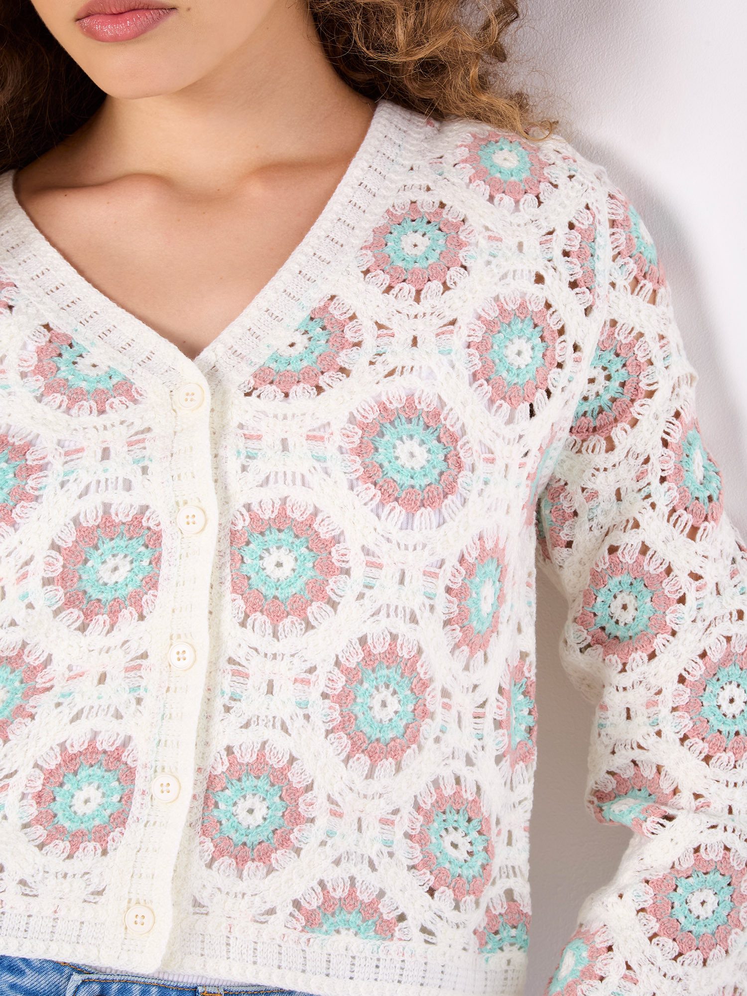Apricot Cardigan Daisy Crochet Cardigan mit tollem Häkeldesign