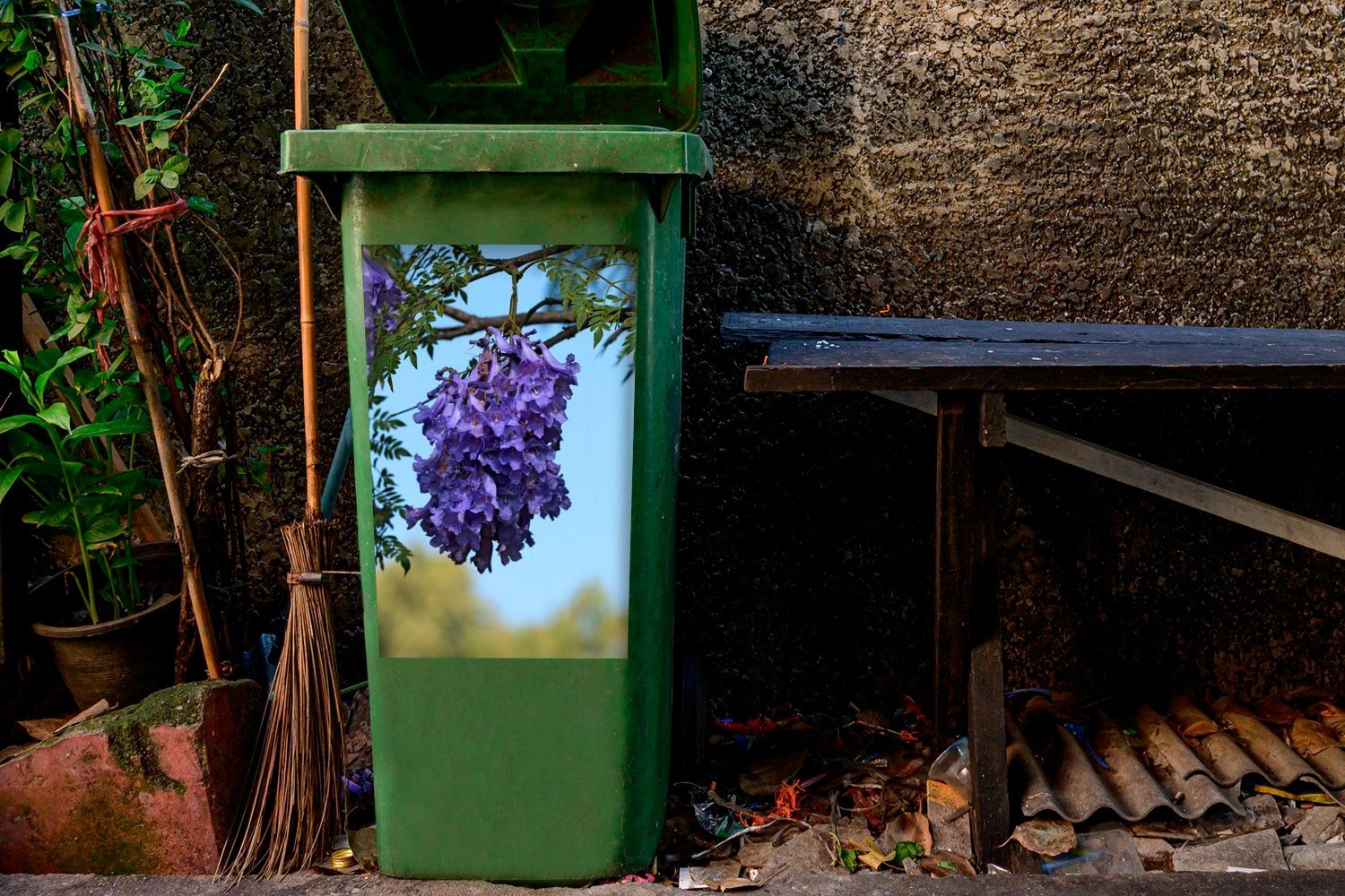 einer St), (1 Container, Abfalbehälter Mülltonne, Jacaranda Mülleimer-aufkleber, MuchoWow Wandsticker Sticker, Nahaufnahme