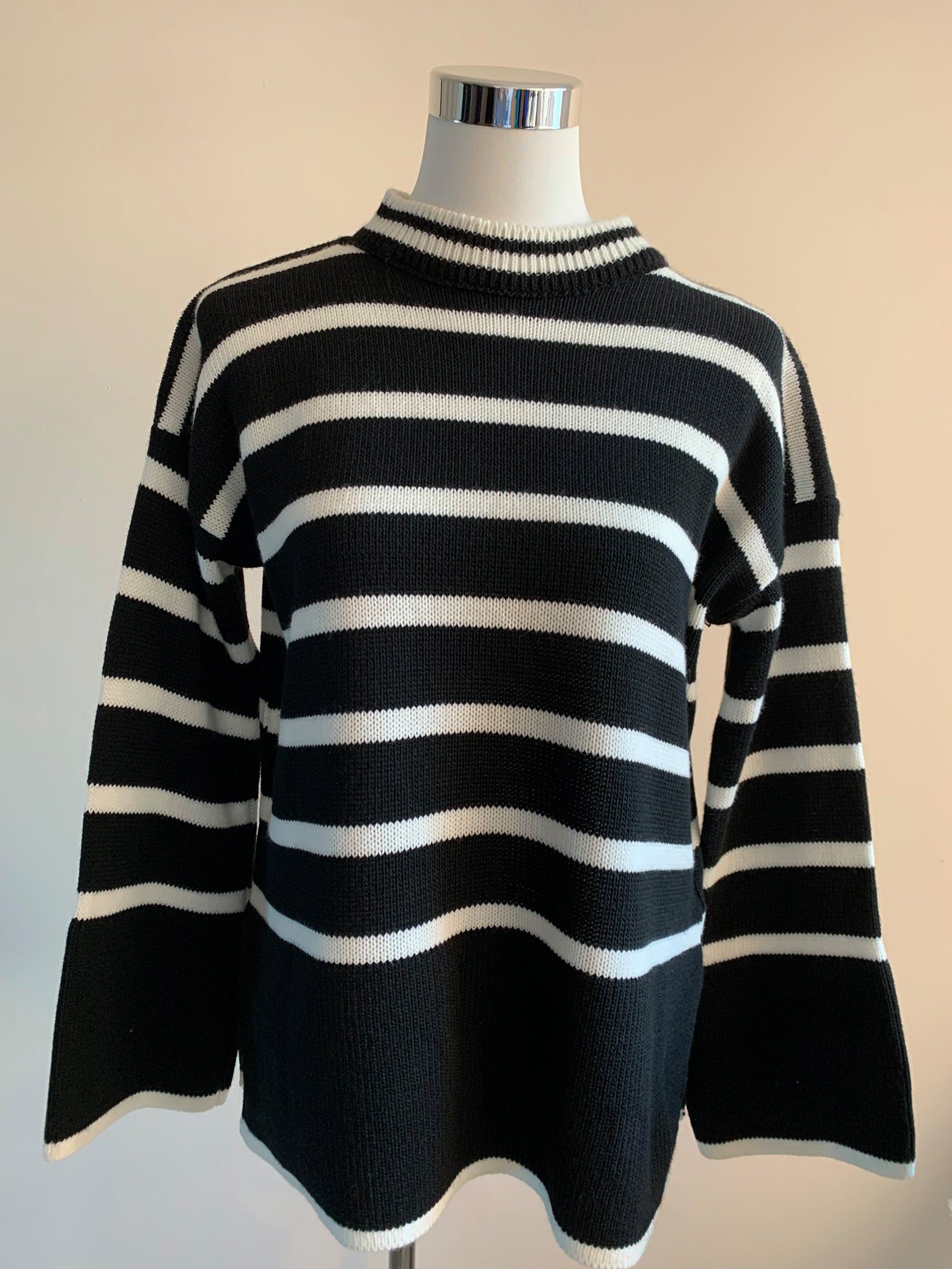Lelü Fashion Streifenpullover Pullover mit Streifen Schwarz/Weiß in A-Linie, mit Seitenschlitzen