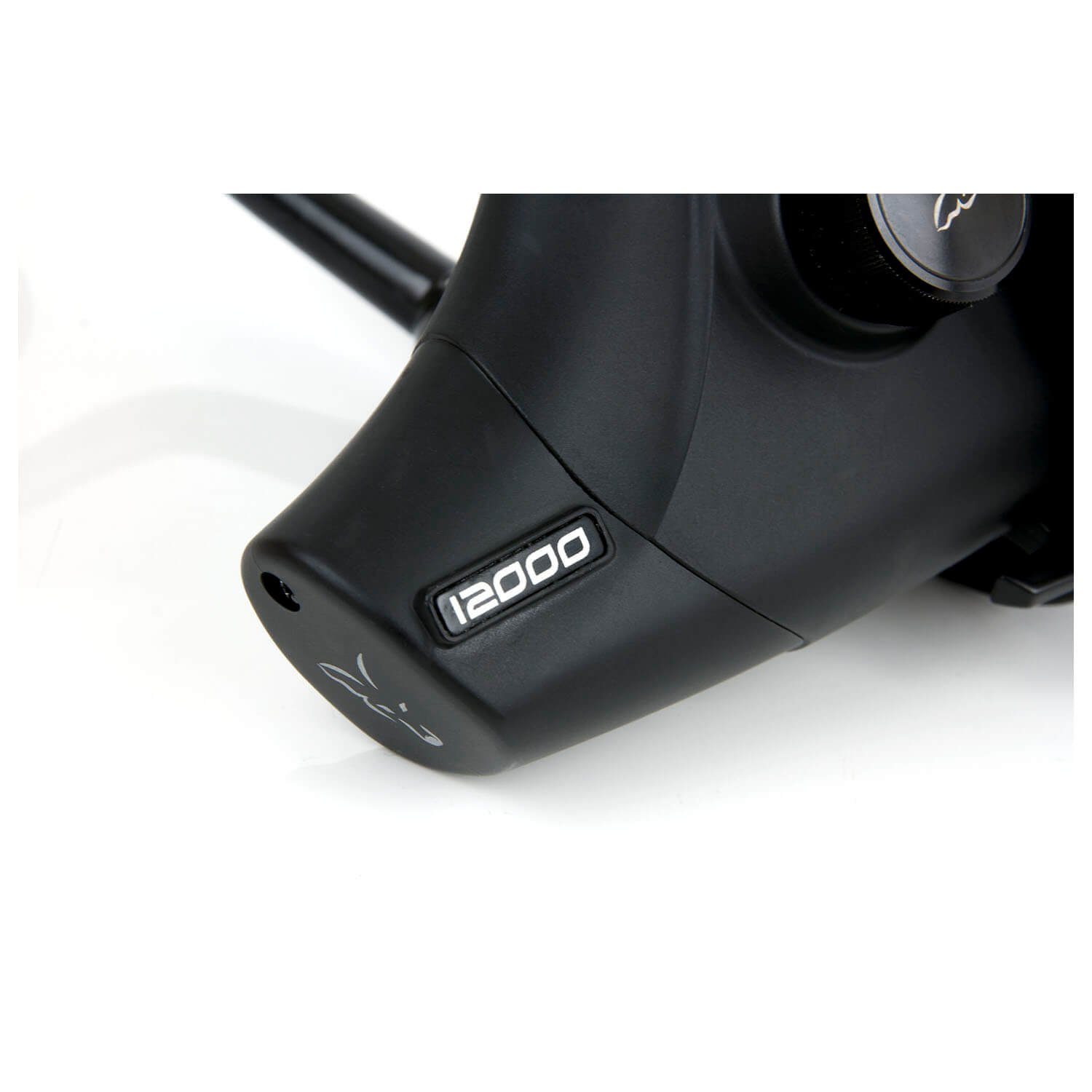 FOX International Freilaufrolle Fox EOS Karpfenrolle 12000), Mattschwarzes Design mit dezenten Verzierungen, 7 Edelstahlkugellager + 1 Walzenlager, Hochrobuster Graphitkörper, Geeignet als vielseitige Angelrolle und als Spodrolle, Abgedichtete Front-Schnellbremse, Weitwurf-Spulenkante, Drallreduzierndes Schnurlaufröllchen, Mesh-Tec Getriebesystem, Absolute Rücklaufspule, Rolle dreht nicht zurück, Rotorschnurfang, Gefederter Schnurclip, CNS System, Schnurfangbügel, Kurbel und Spule stilvoll komplett in Schwarz, 10 Edelstahlkugellager + 1 Walzenlager, Ersatzspulen seperat erhältlich, Übersetzung 4.5:1