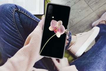 MuchoWow Handyhülle Orchidee - Blumen - Schwarz - Rosa - Knöpfe, Phone Case, Handyhülle OnePlus Nord CE 5G, Silikon, Schutzhülle