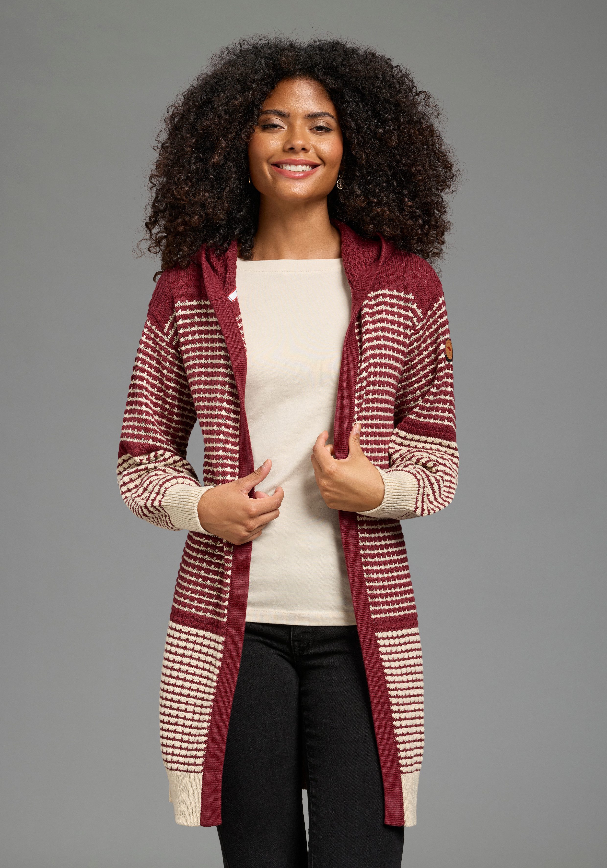 KangaROOS Kapuzenstrickjacke mit gemustertem Design, lange Form, lässig geschnitten. € 49,99, (€ 49,99 pro 1 Stk).