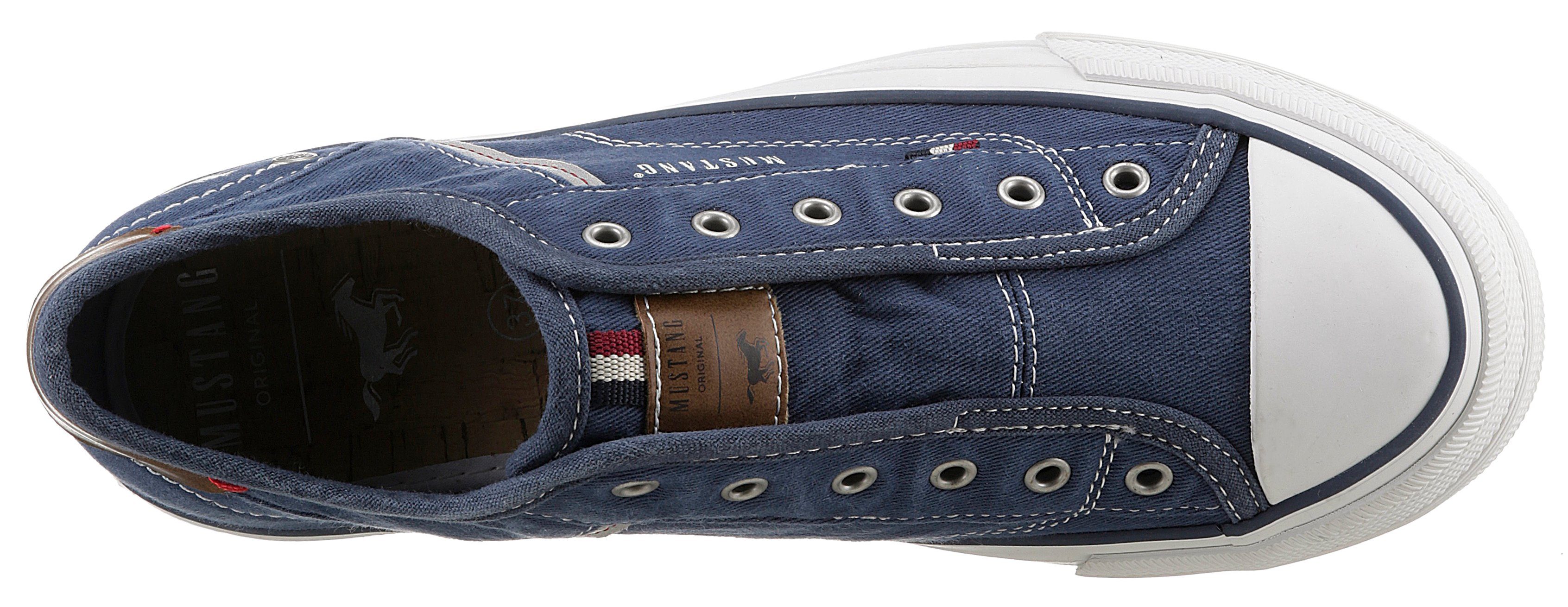 Mustang Shoes Slip-On Sneaker Gummizug mit praktischem dunkelblau