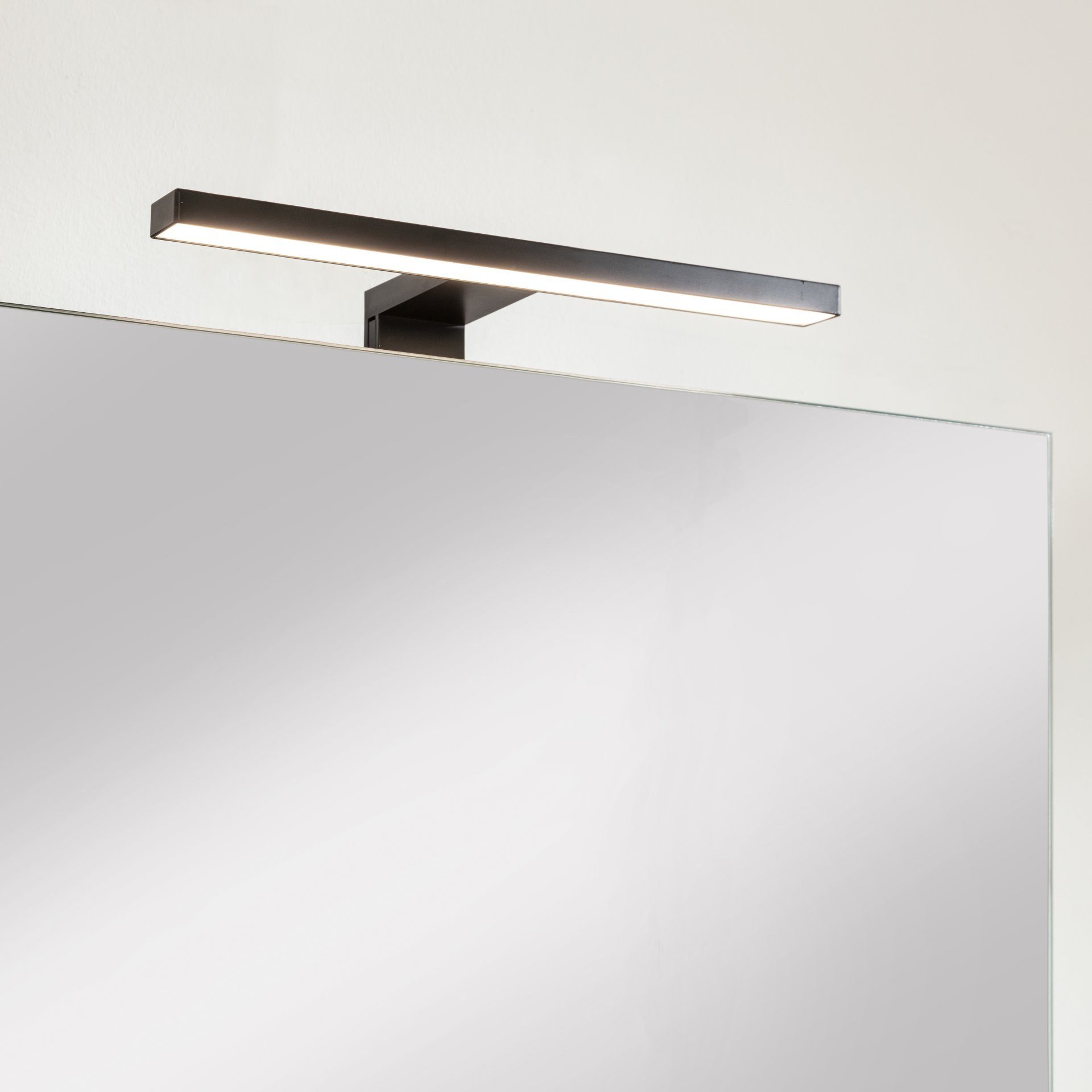 FACKELMANN Spiegelschrank Badezimmerspiegel, Wandspiegel mit Ablage, Spiegelelement