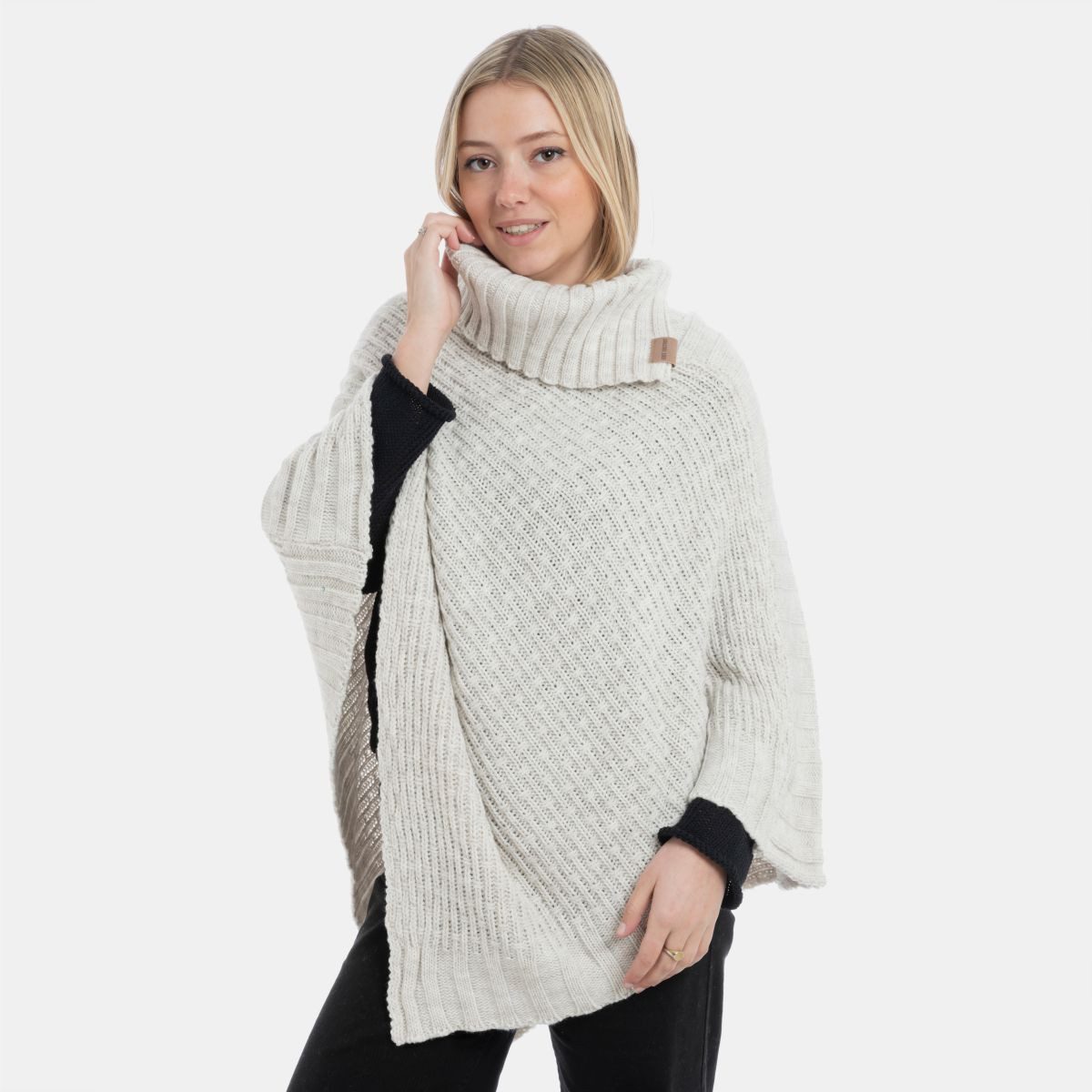Knit Factory Strickponcho Nicky Ponchos One Size Glatt Beige (1-tlg) modern Strickware Strickartikel Poncho