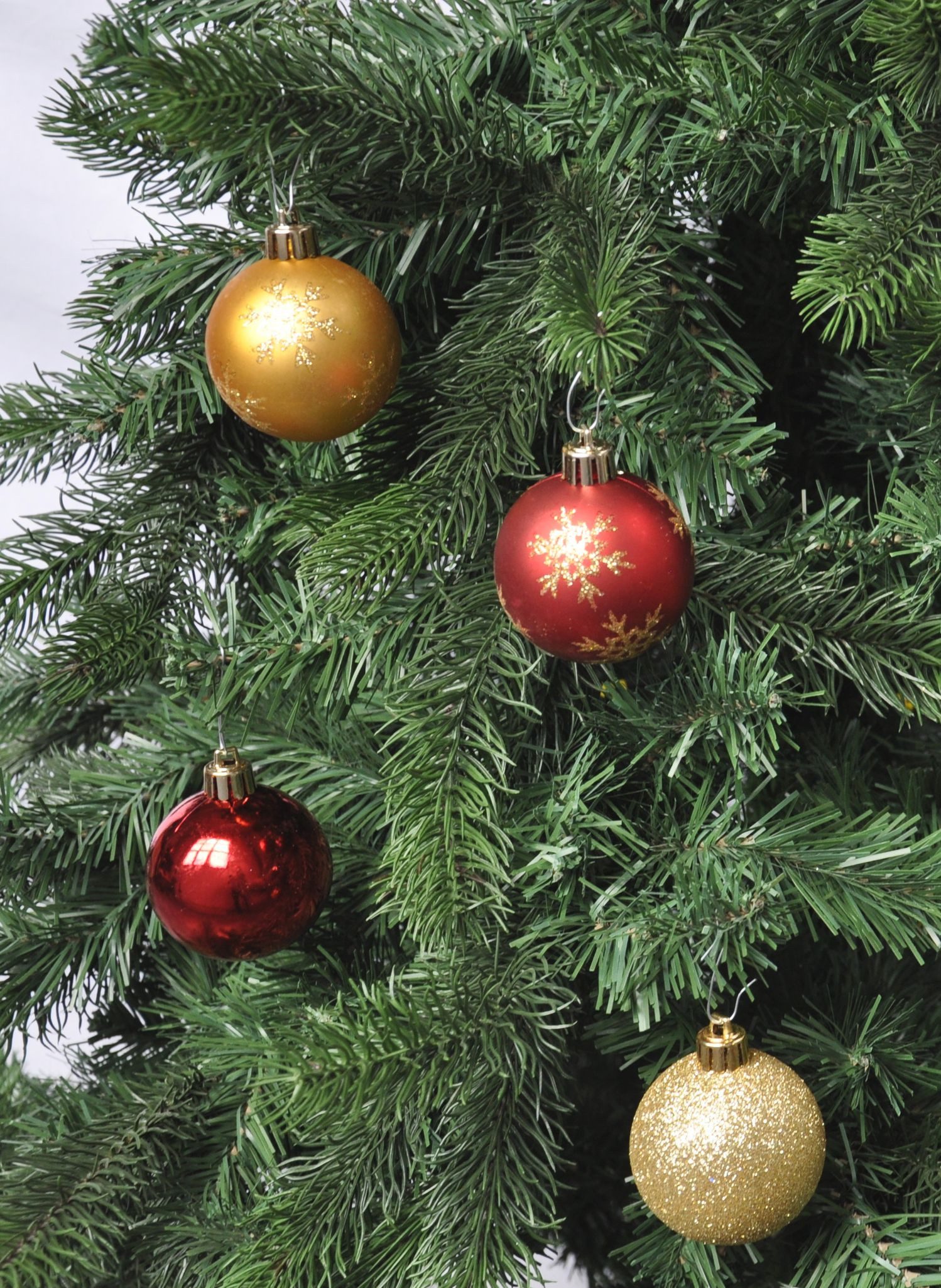 JACK Christbaumschmuck 64x Kunststoff Christbaumkugeln Ø 6cm Baum Kugeln inkl. Aufhänger, Mit praktischer Aufbewahrungsbox, Optik: matt / glänzend / glitzernd – Bild 5 von 5