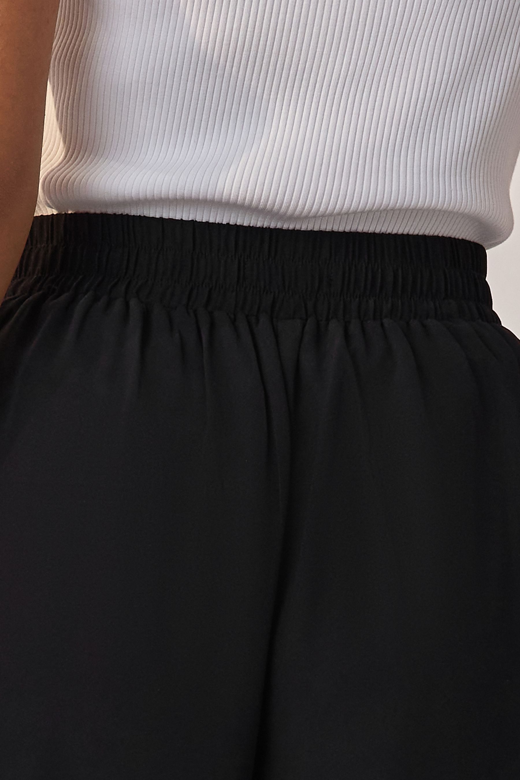 Next Dehnbund-Hose Durchsichtige weite Hose mit Untershorts (1-tlg)