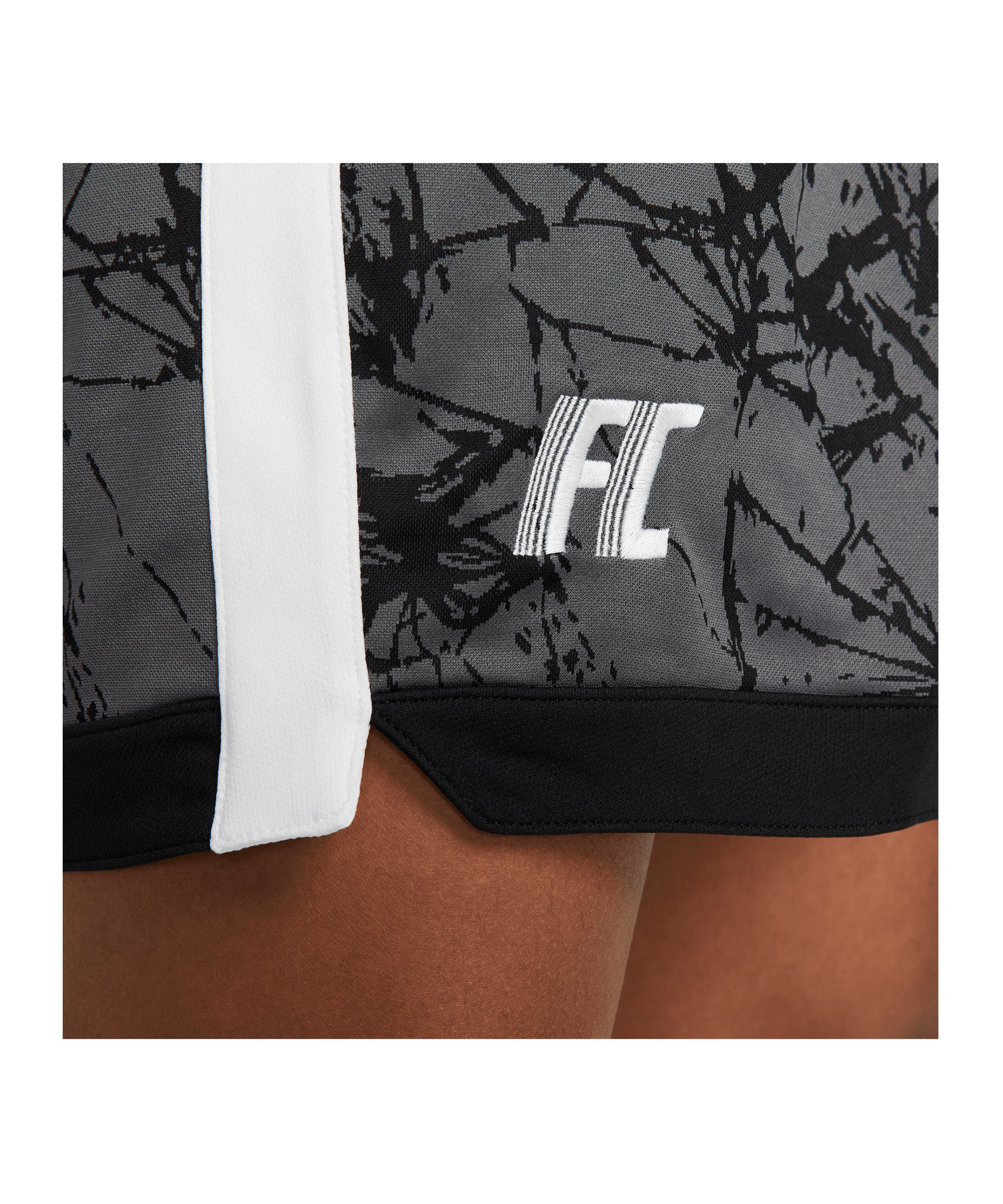 Nike Sportswear grauschwarzweiss Short 5inch Jogginghose F.C