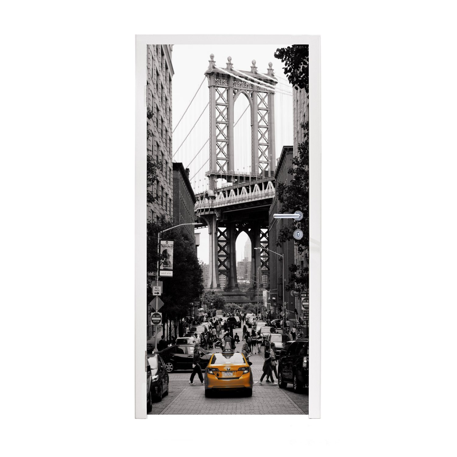 MuchoWow Türtapete Schwarz-Weiß-Foto mit einem gelben Taxi im amerikanischen New York, Matt, bedruckt, (1 St), Selbstklebende Tapete, Folie für Möbel, 75x205 cm