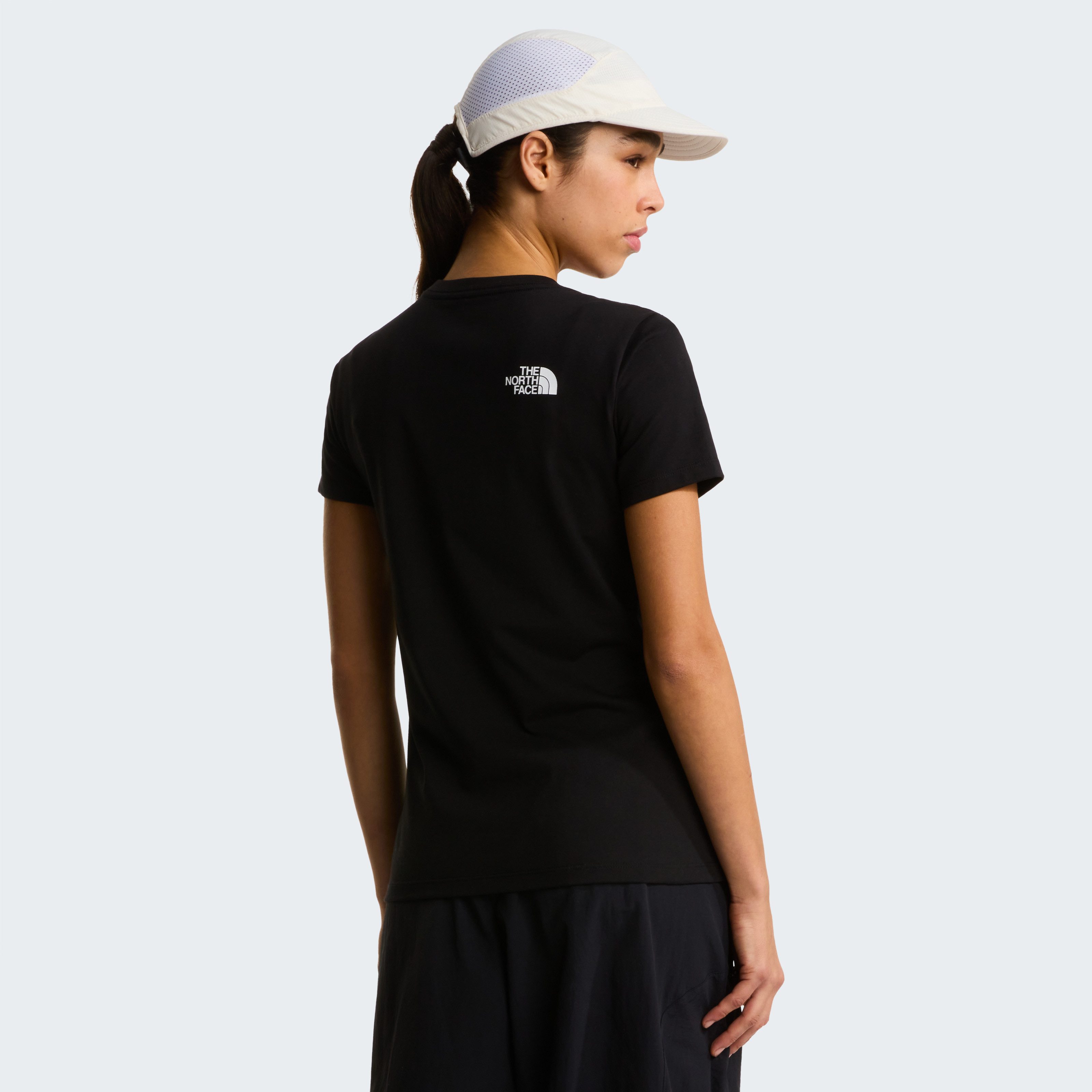 The North Face T-Shirt W EVOLUTION HALF DOME SLIM SHORT SLEEVE TEE schmaler Schnitt, kurze Ärmel, atmungsaktives Material
