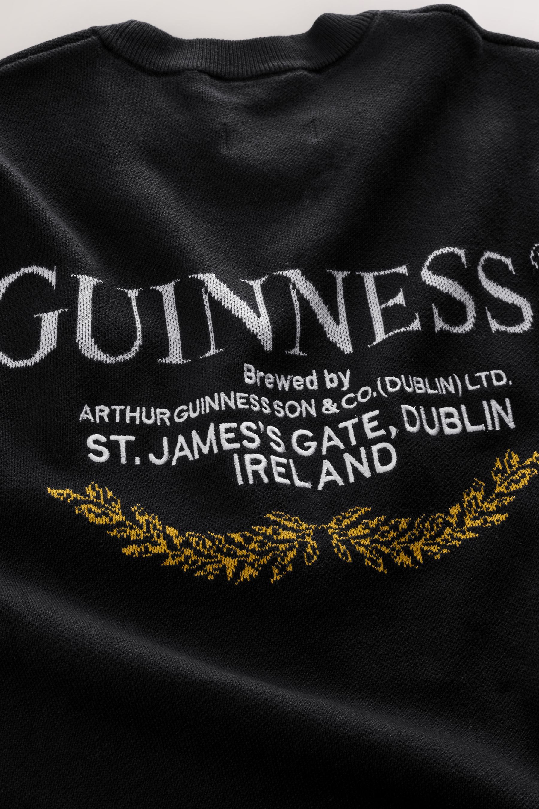 Next Rundhalspullover Regular Fit Rundhalspullover mit Grafik, Guinness (1-tlg)