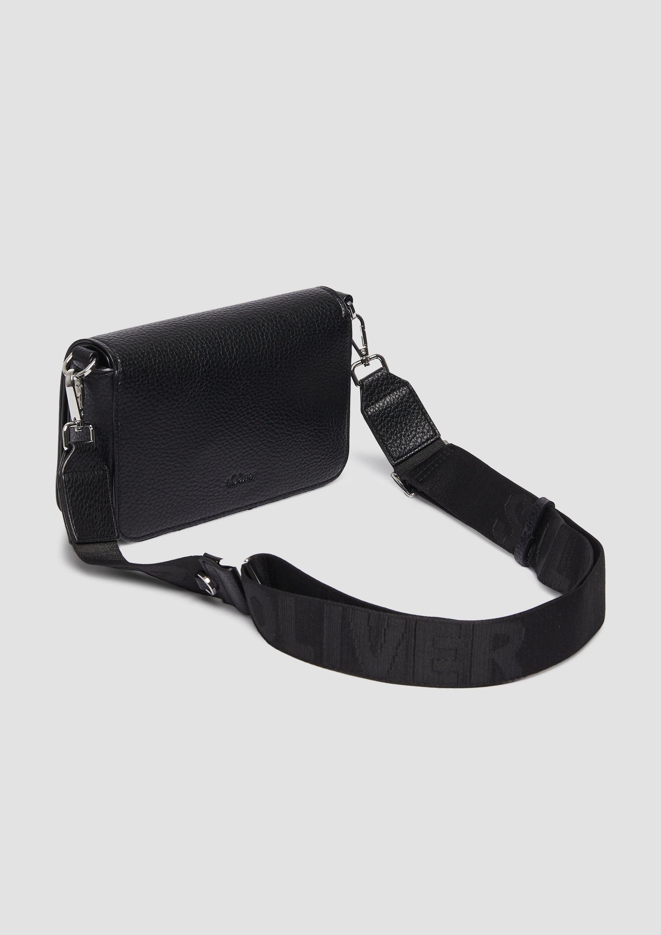 s.Oliver Umhängetasche Tasche, Crossbody-Bag aus Lederimitat mit Überschlag und Logo-Schulterriemen