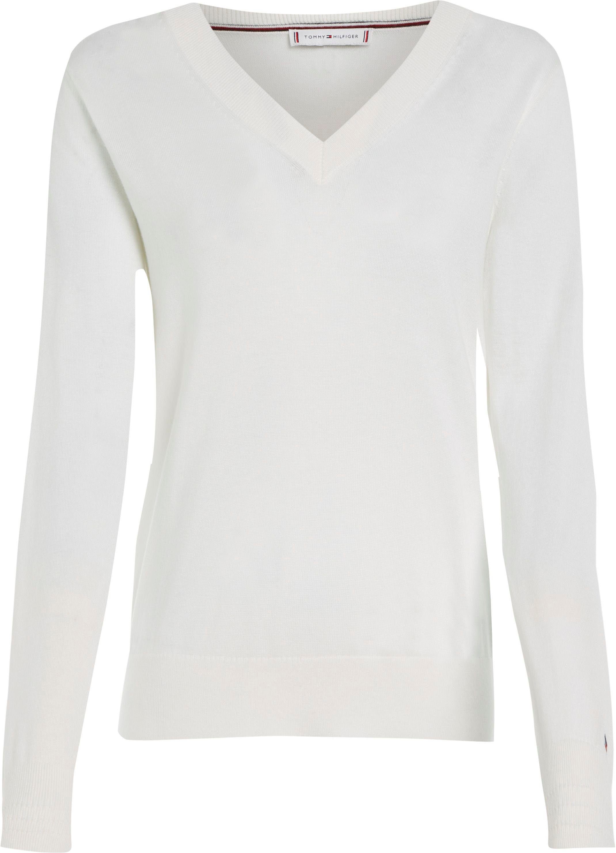 Tommy Hilfiger V-Ausschnitt-Pullover CO JERSEY STITCH V-NK SWEATER Kontrastfarbene Streifen im Ausschnitt und Logo Stickerei am Ärmel
