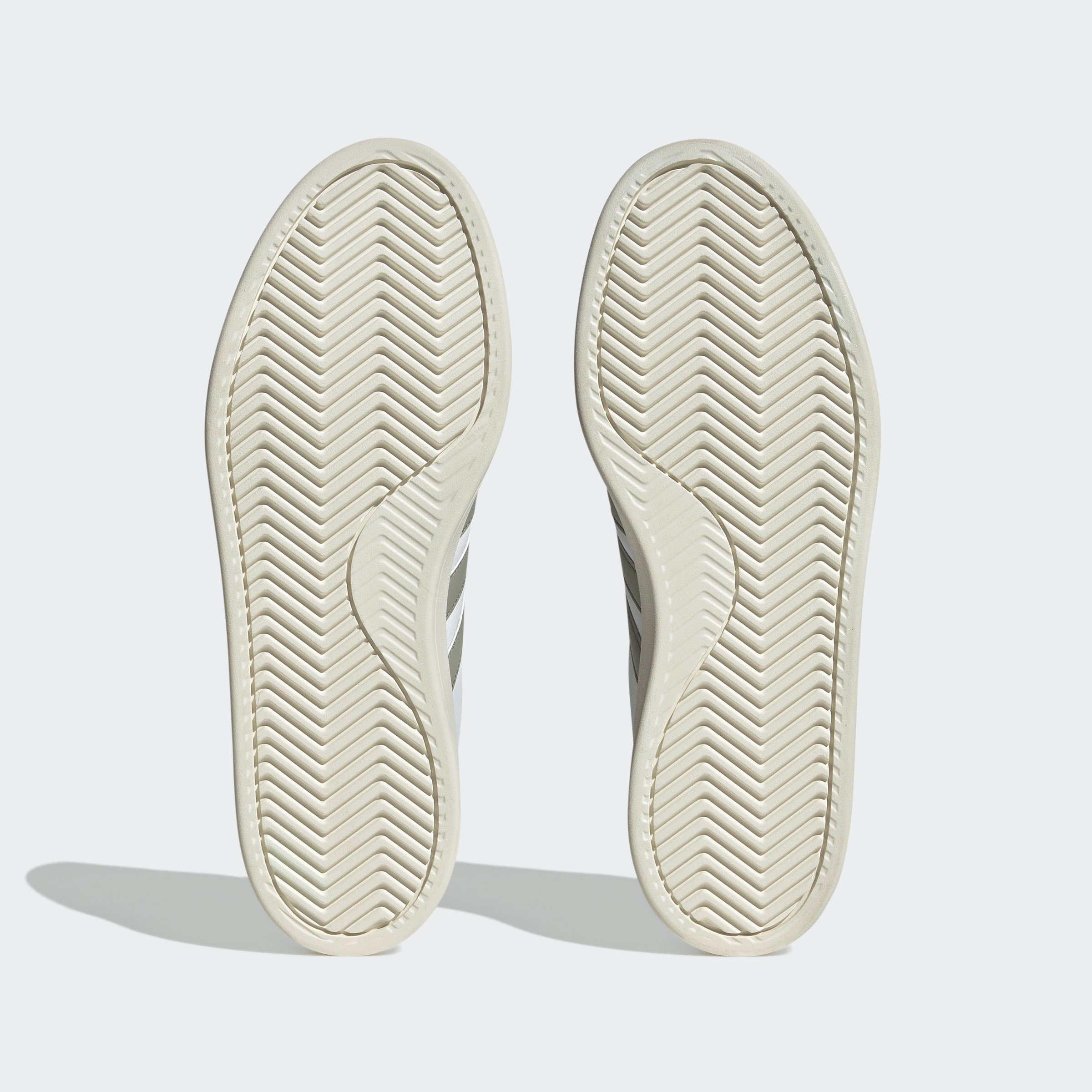 adidas Silver Spuren GRAND Cloud Pebble den Beige Wonder COMFORT / auf Sportswear COURT adidas Superstar White / Design CLOUDFOAM des Sneaker