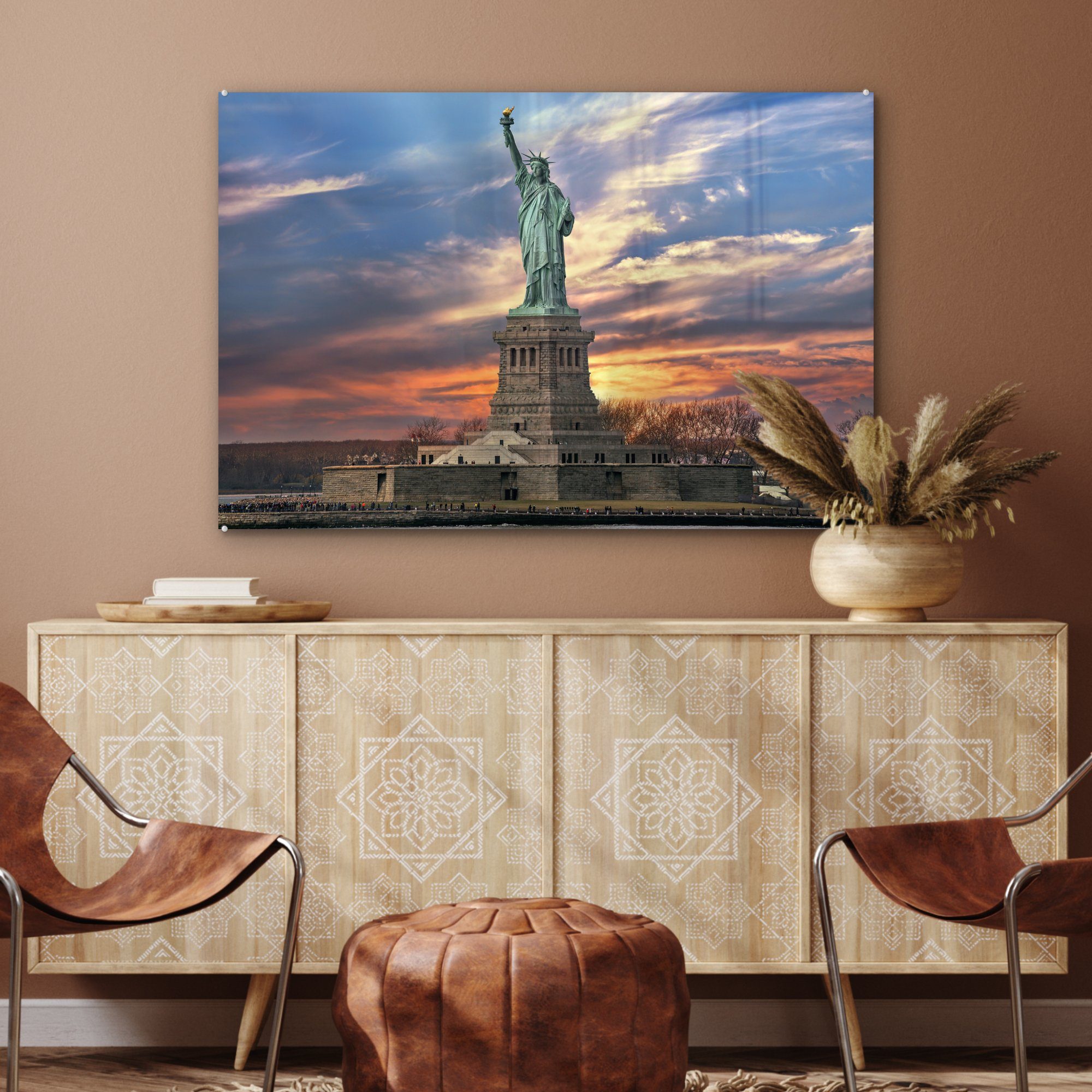 Nähe St), Wohnzimmer bei USA, (1 MuchoWow Schlafzimmer von der & den in in Acrylglasbilder New Acrylglasbild Freiheitsstatue Sonnenaufgang York