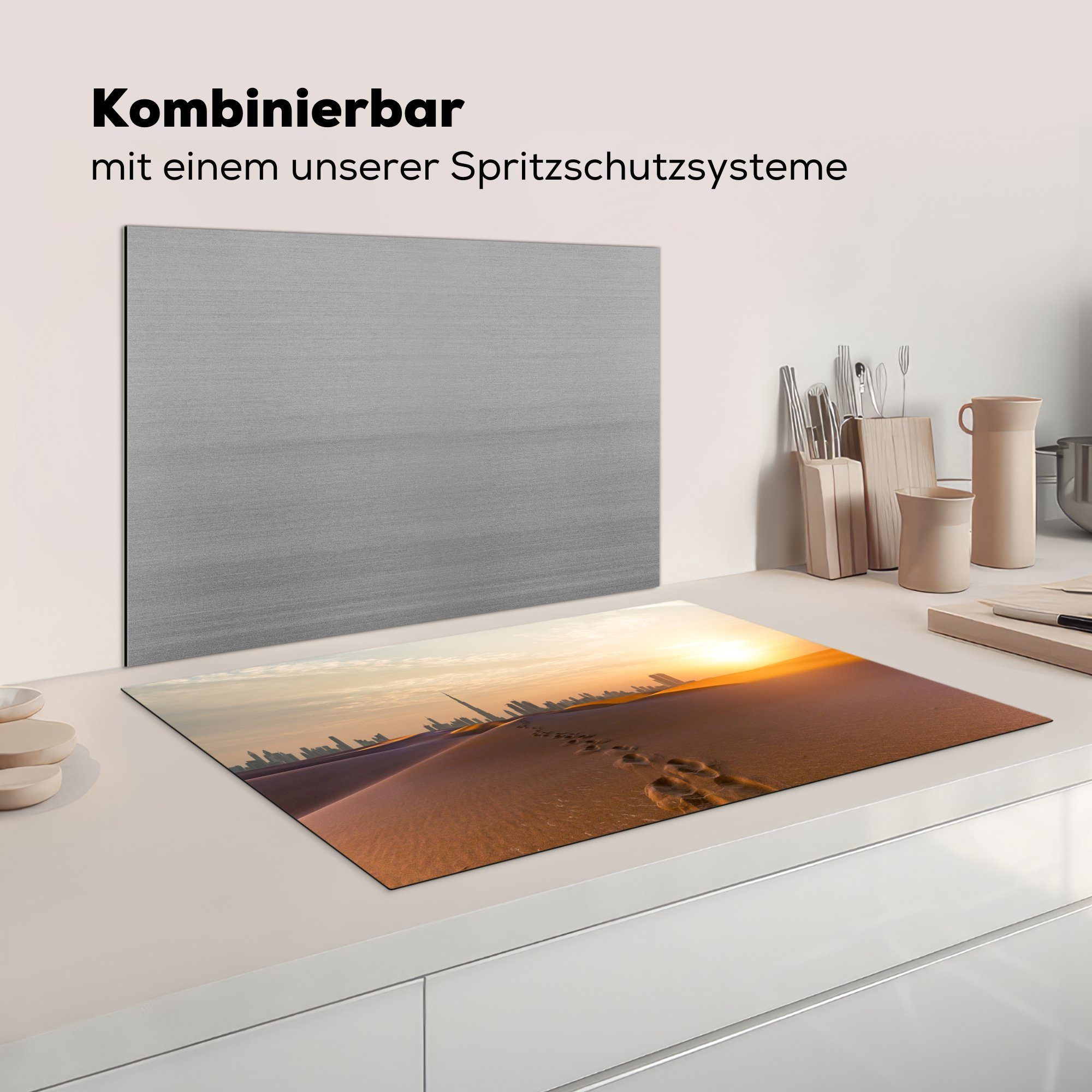 Hintergrund, (1 Burj 81x52 Vinyl, küche, im die Wüste mit Schutz Fußspuren Herdblende-/Abdeckplatte in Khalifa cm, Ceranfeldabdeckung der für MuchoWow dem tlg), Induktionskochfeld