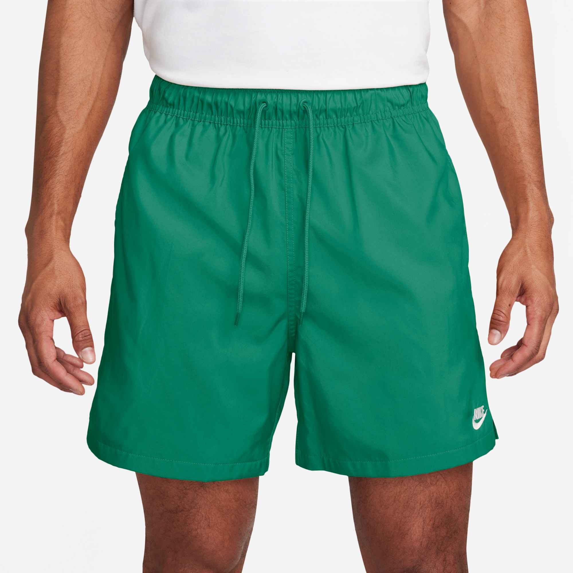 Nike Sportswear Shorts M NK CLUB FLOW SHORT mit Eingrifftaschen und Gesäßtasche, schnell trocknend, pflegeleicht