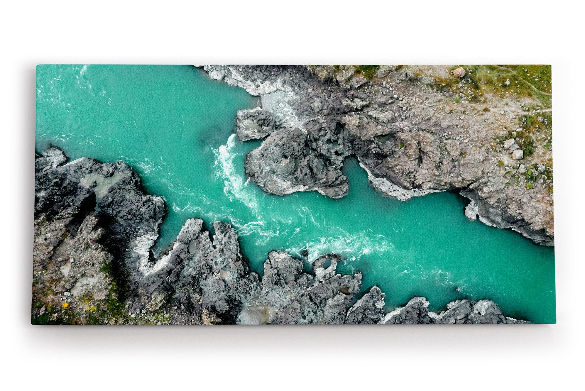Leinwandbild Wilder Bergfluss aus der Vogelperspektive Luftausnahme Grün